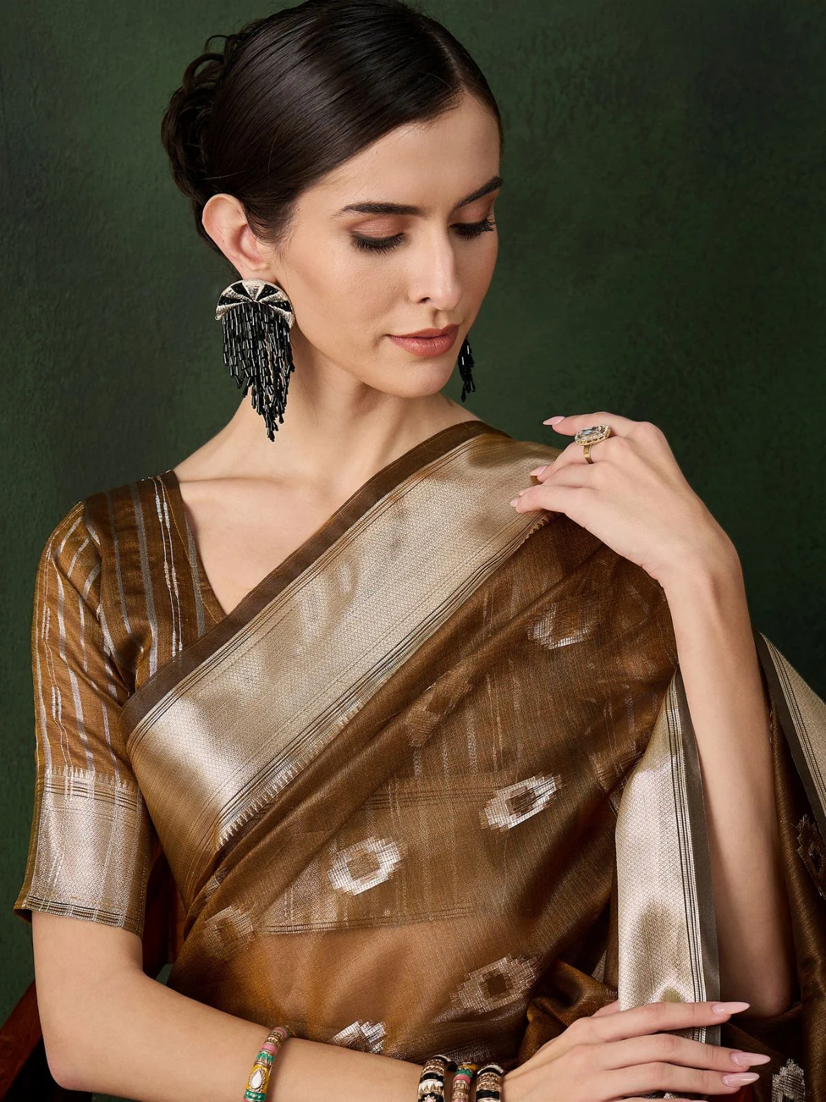Odette Mustard Organza Woven Saree With Unstitched Blouse For Women - Image 4