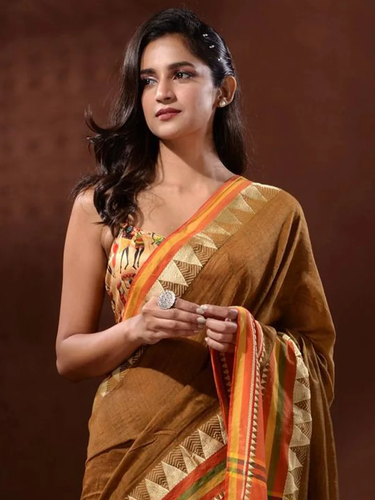 Odette Mustard Temple Border Cotton Blend Saree  With Unstitched Blouse for Women - Image 4