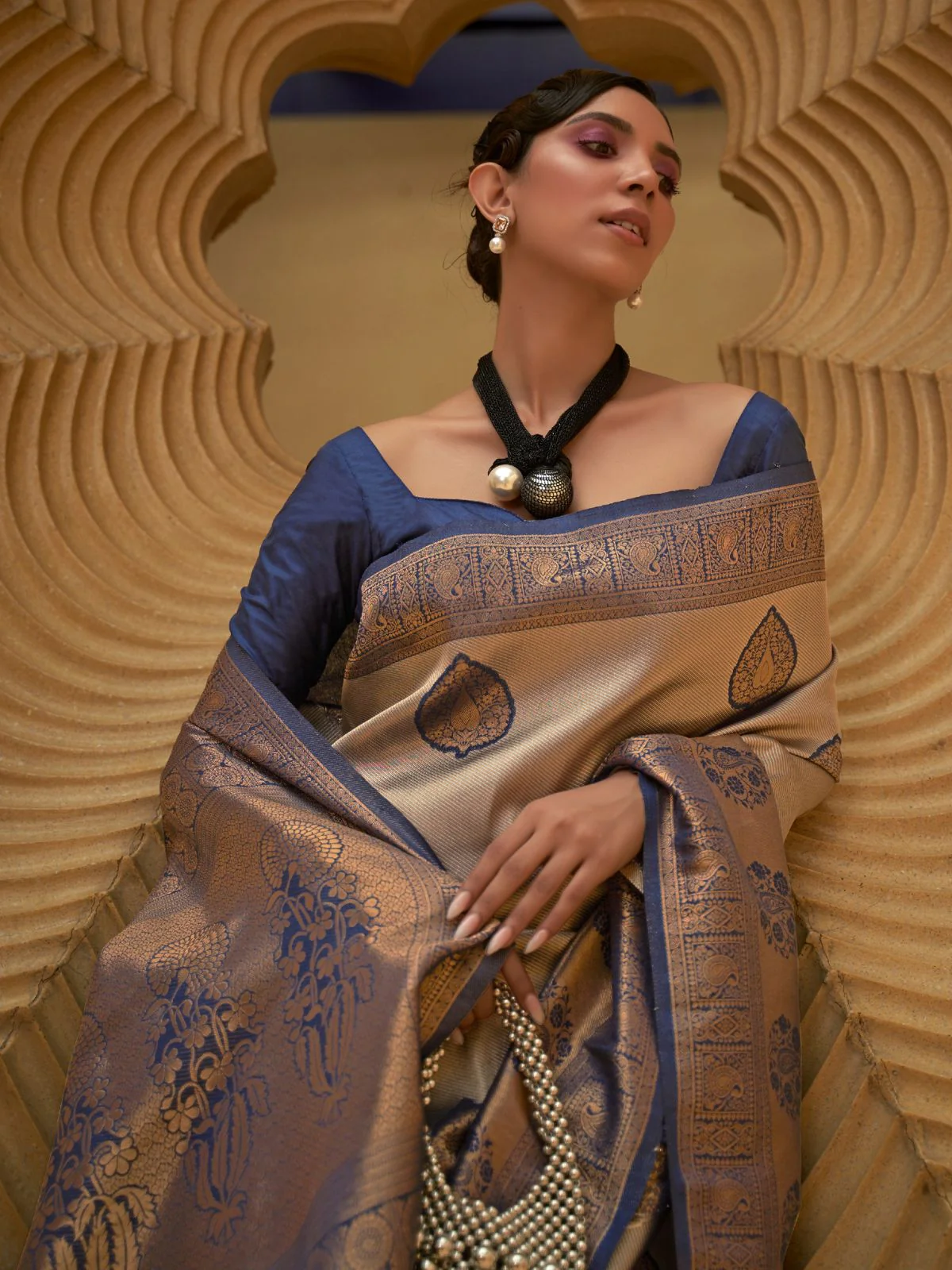 Odette Navy Blue And Gold Woven Design Silk Blend Saree With Unstitched Blouse For Women - Image 2