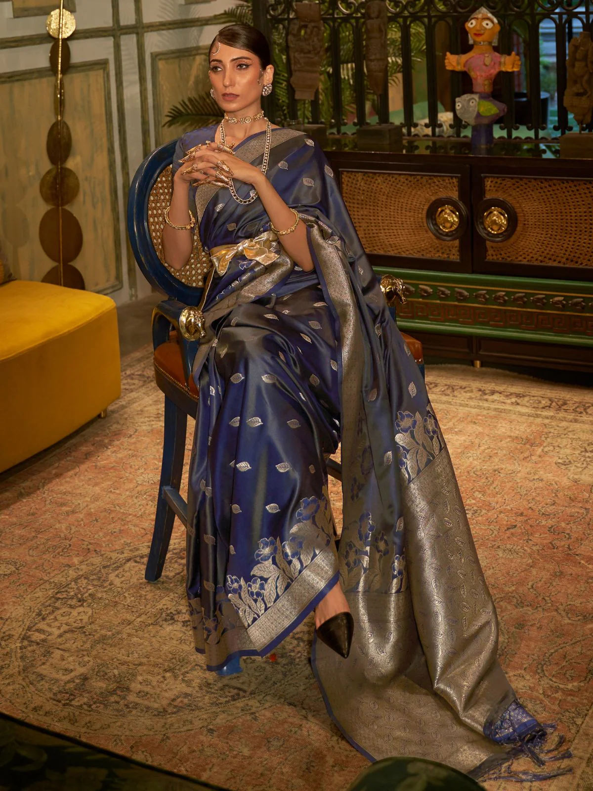 Odette Navy Blue And Gold Woven Design Silk Blend Saree With Unstitched Blouse For Women - Image 2