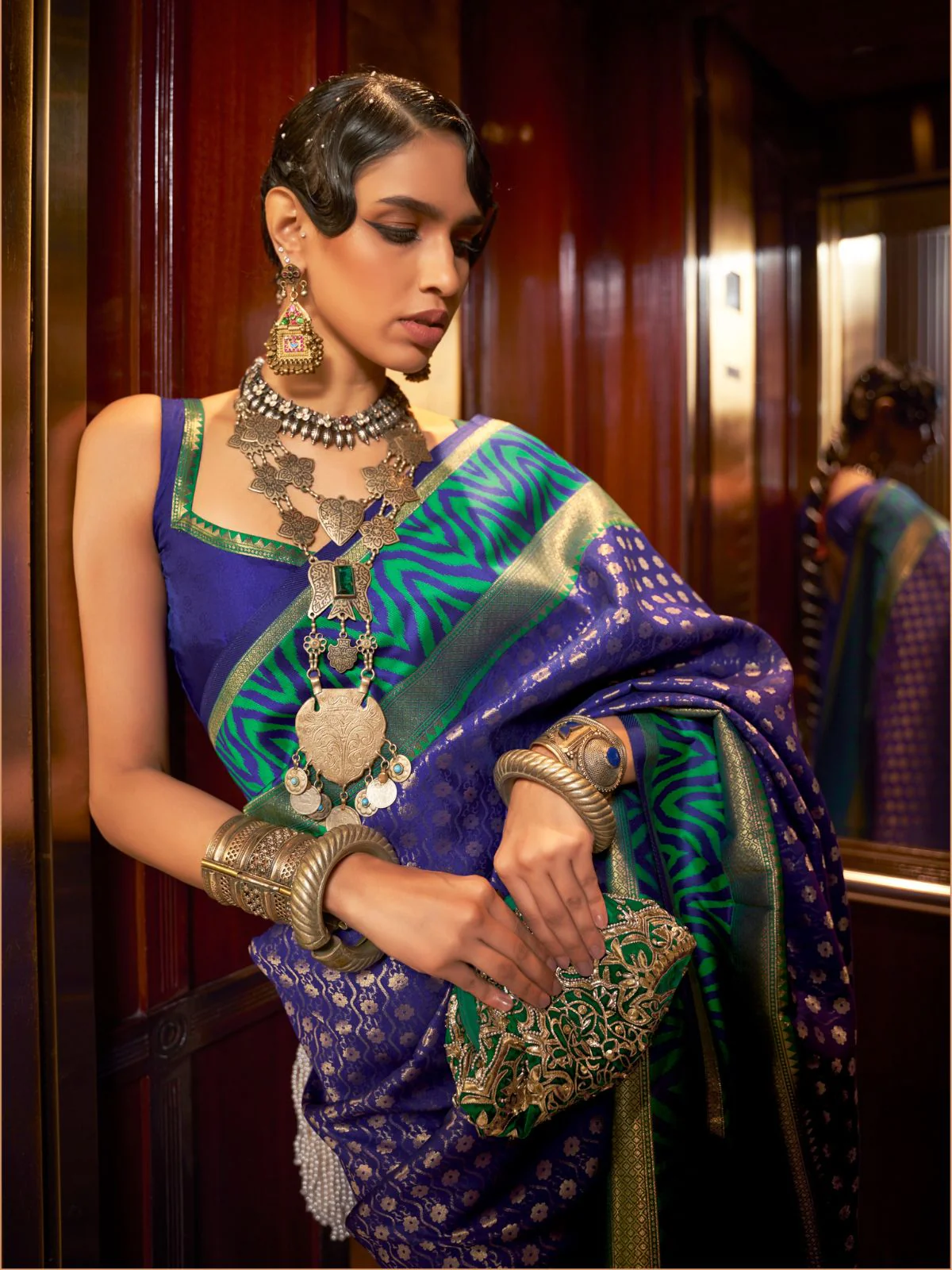 Odette Navy Blue And Teal Woven Design Silk Blend Saree With Unstitched Blouse For Women - Image 2