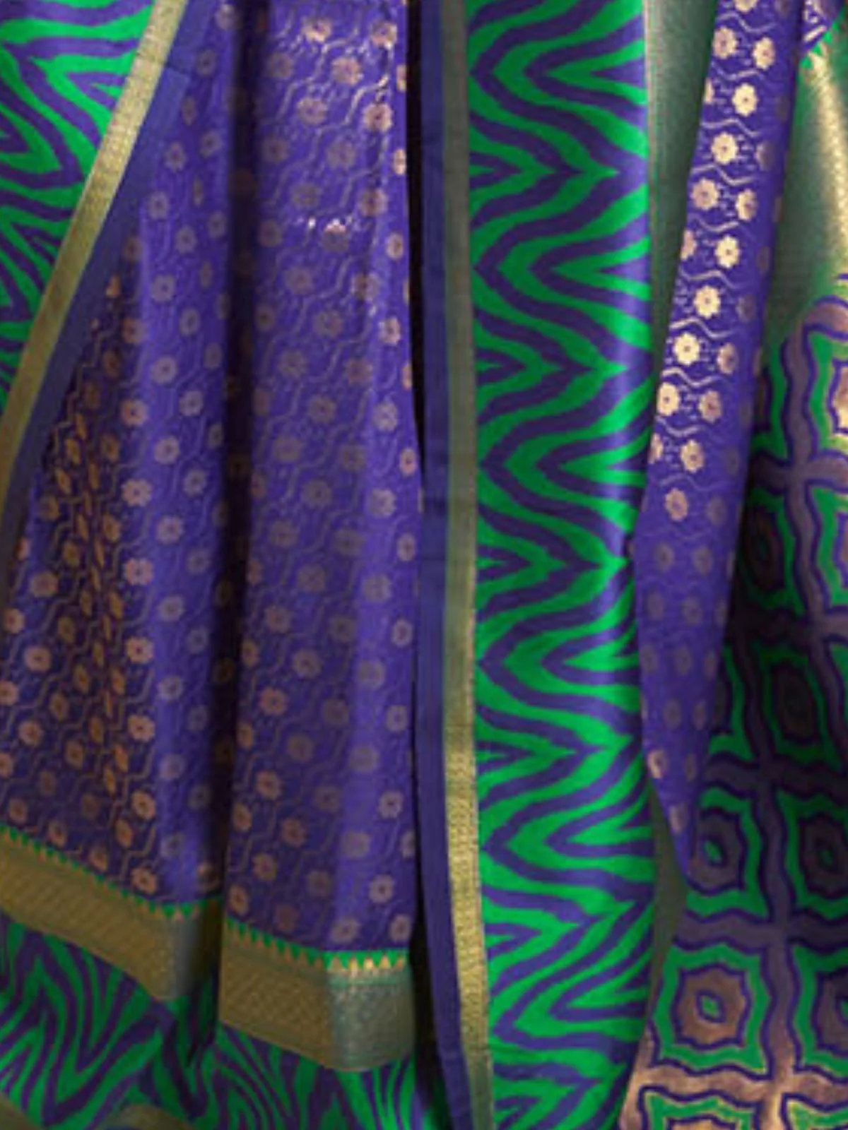 Odette Navy Blue And Teal Woven Design Silk Blend Saree With Unstitched Blouse For Women - Image 3