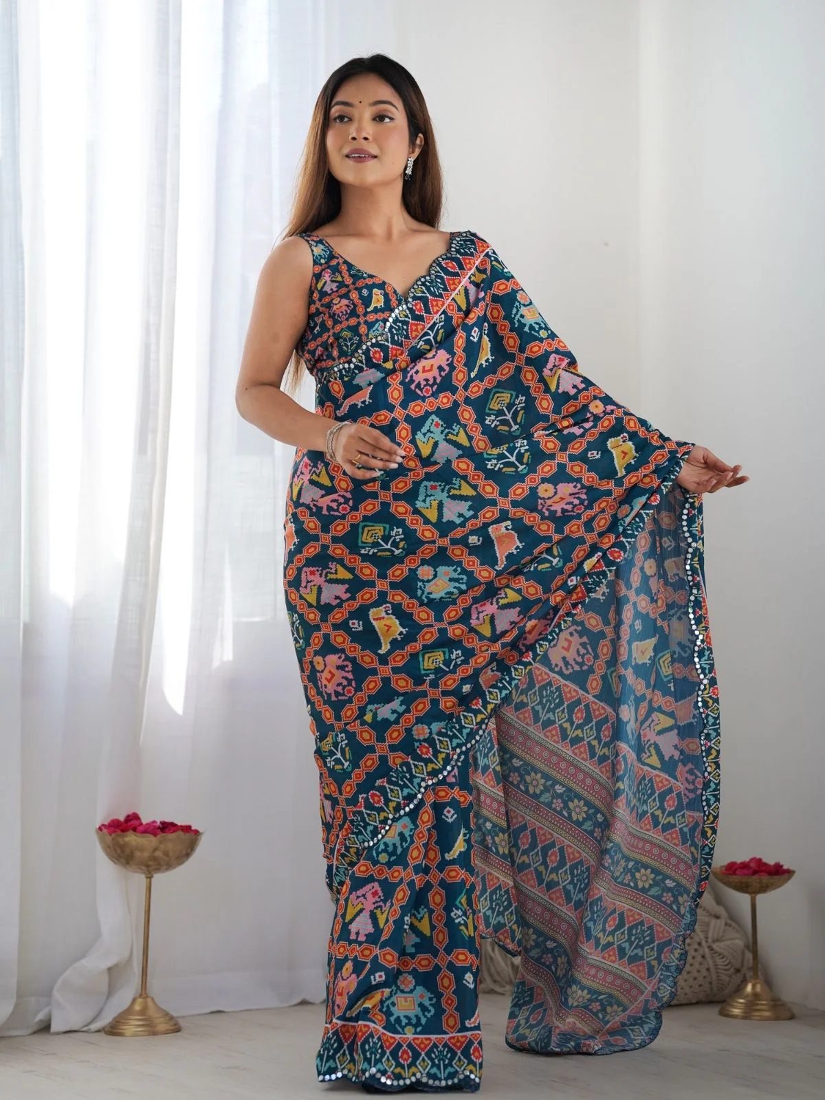 Odette Navy Blue Chinon Printed Saree With Unstitched Blouse For Women - Image 2