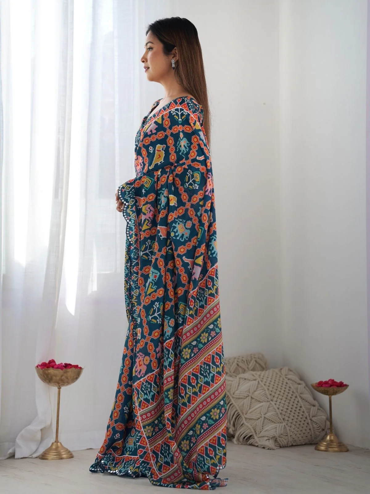 Odette Navy Blue Chinon Printed Saree With Unstitched Blouse For Women - Image 3