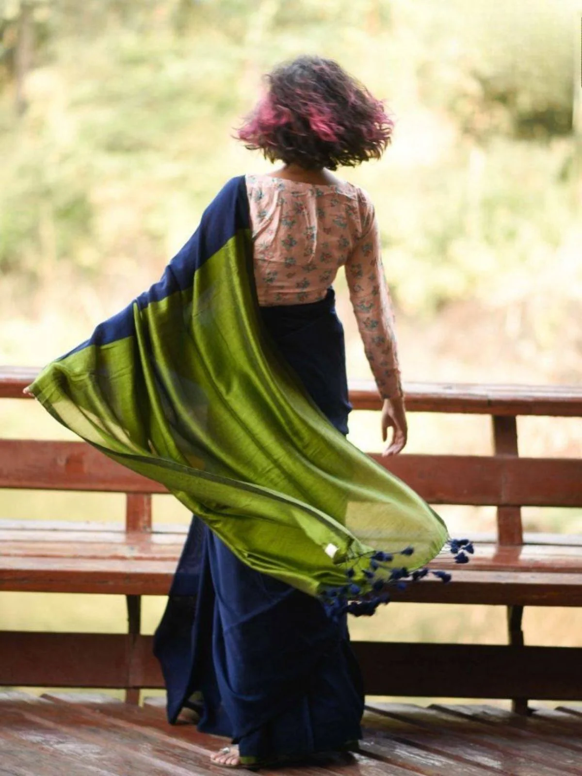 Odette Navy Blue Cotton Blend Solid Saree For Women - Image 3