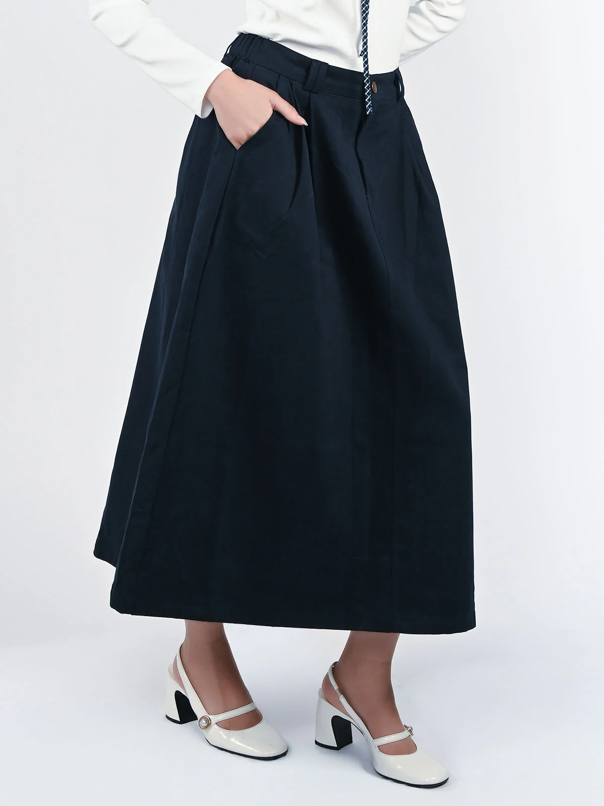Odette Navy Blue Denim Solid Skirt For Women - Image 2