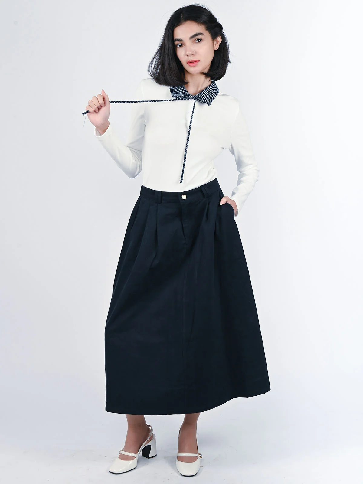 Odette Navy Blue Denim Solid Skirt For Women - Image 4