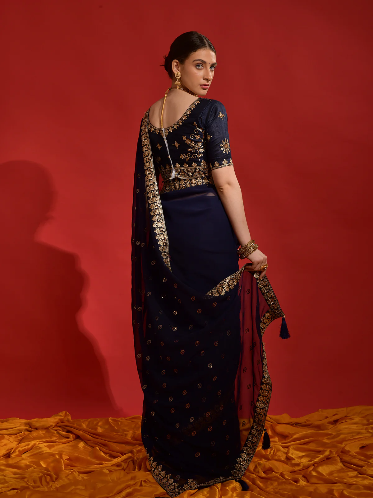 Odette Navy Blue Embroidered Georgette Saree With Unstitched Blouse For Women - Image 4