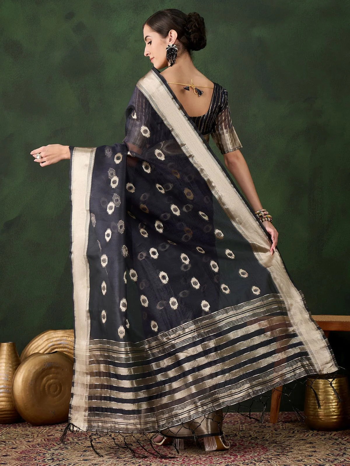 Odette Navy Blue Organza Woven Saree With Unstitched Blouse For Women - Image 3
