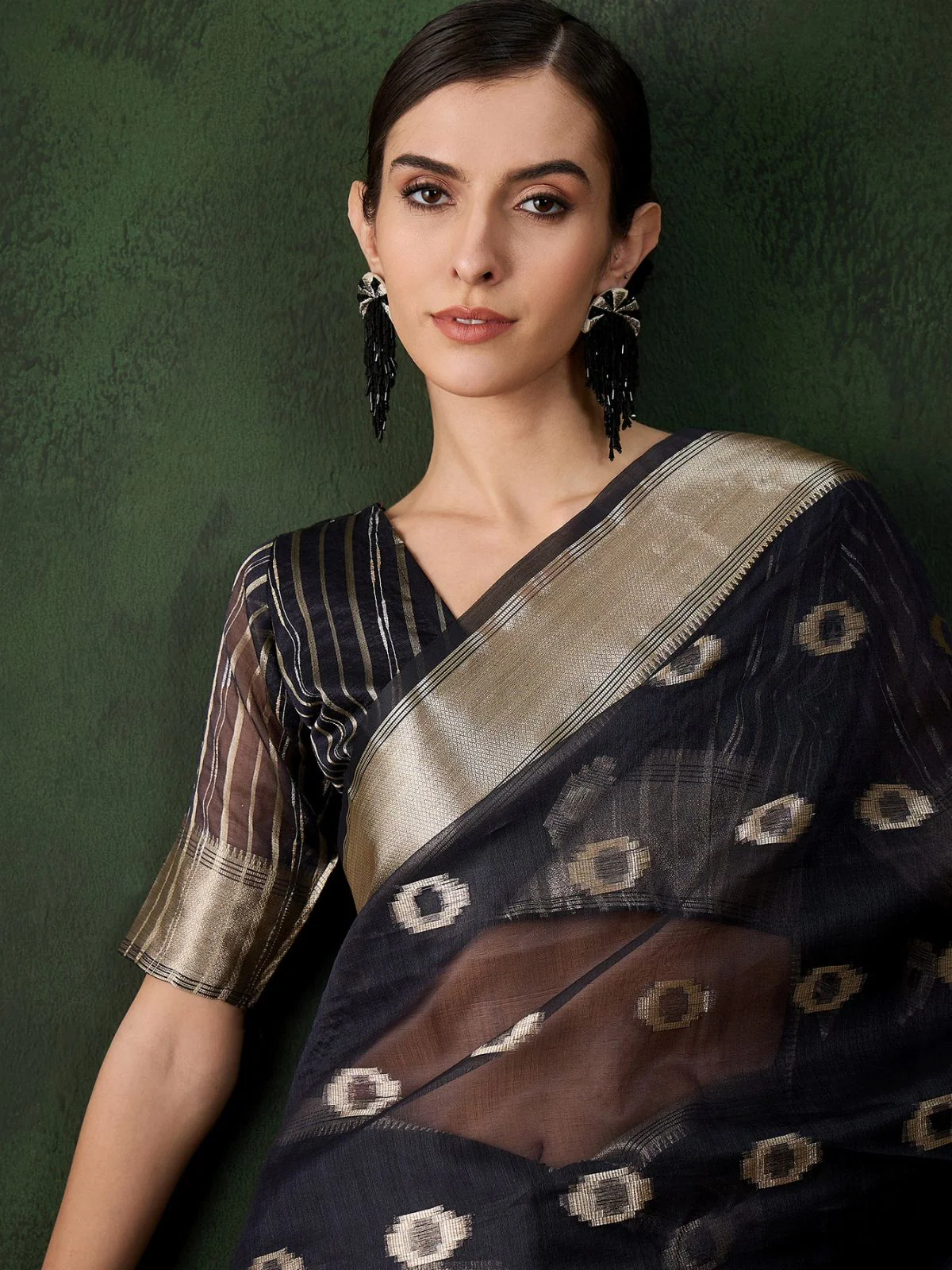 Odette Navy Blue Organza Woven Saree With Unstitched Blouse For Women - Image 4