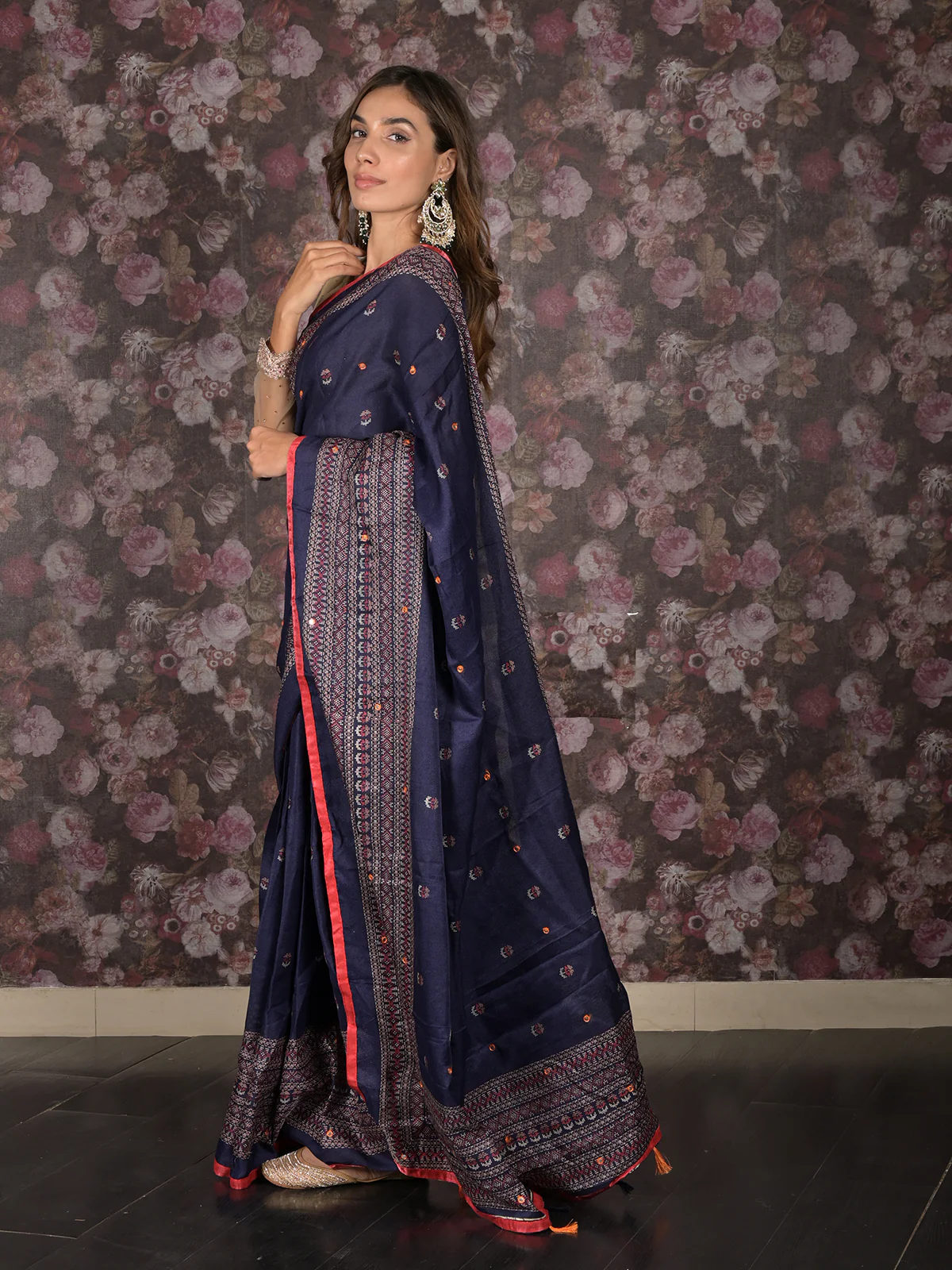 Odette Navy Blue Printed Cotton Blend Saree with Unstitched Blouse for Women - Image 3