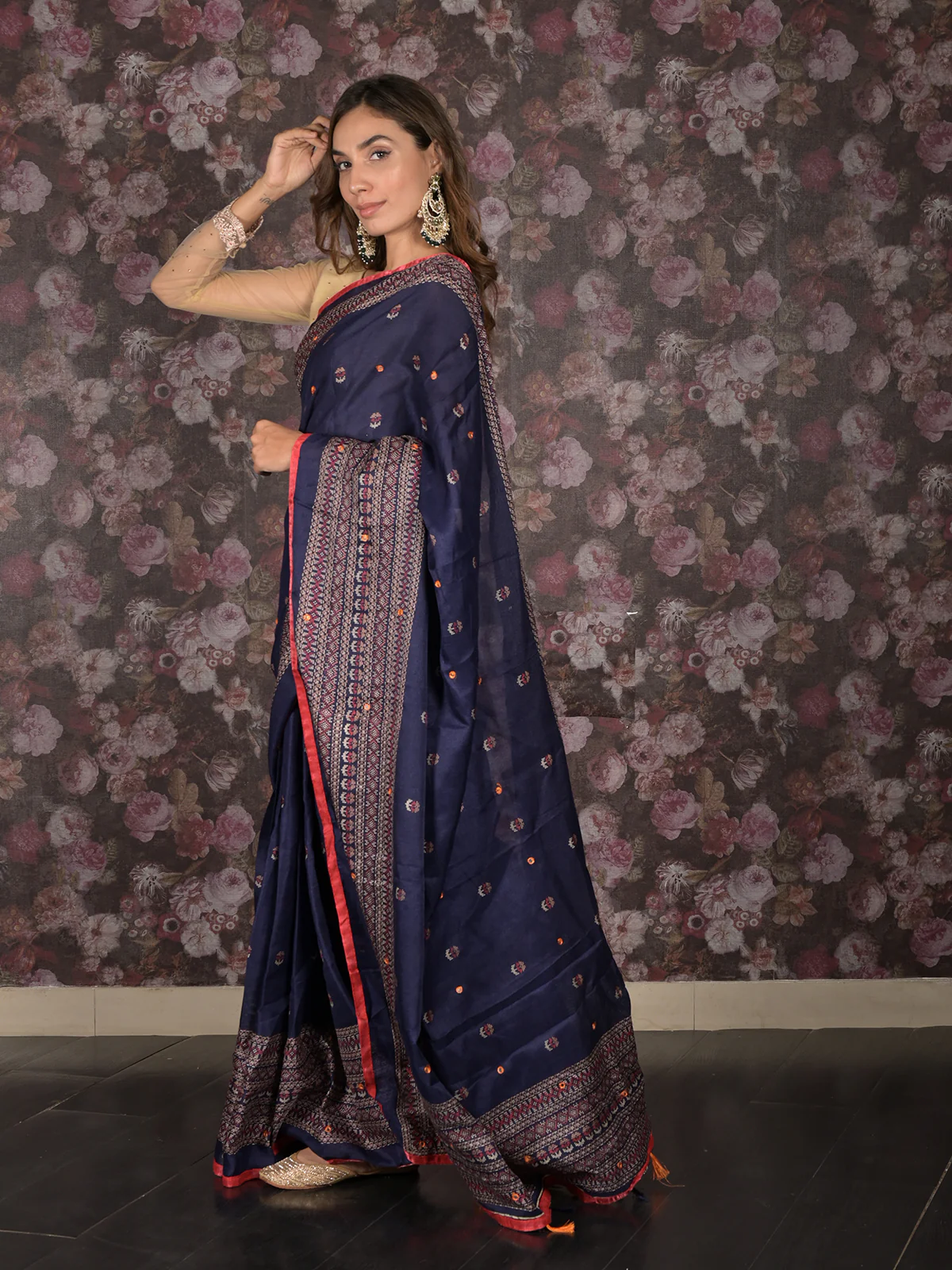 Odette Navy Blue Printed Cotton Blend Saree with Unstitched Blouse for Women - Image 4