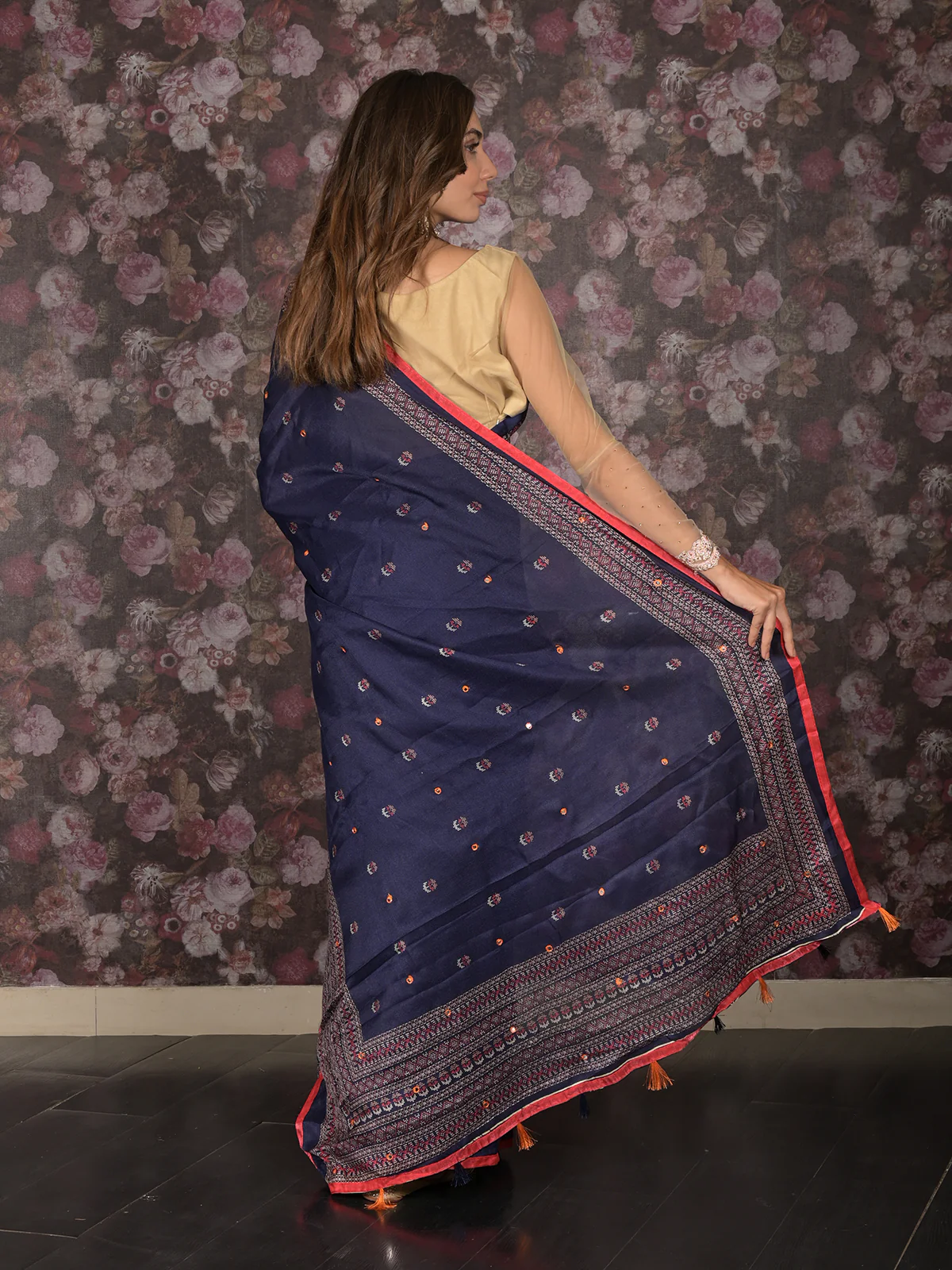 Odette Navy Blue Printed Cotton Blend Saree with Unstitched Blouse for Women - Image 5