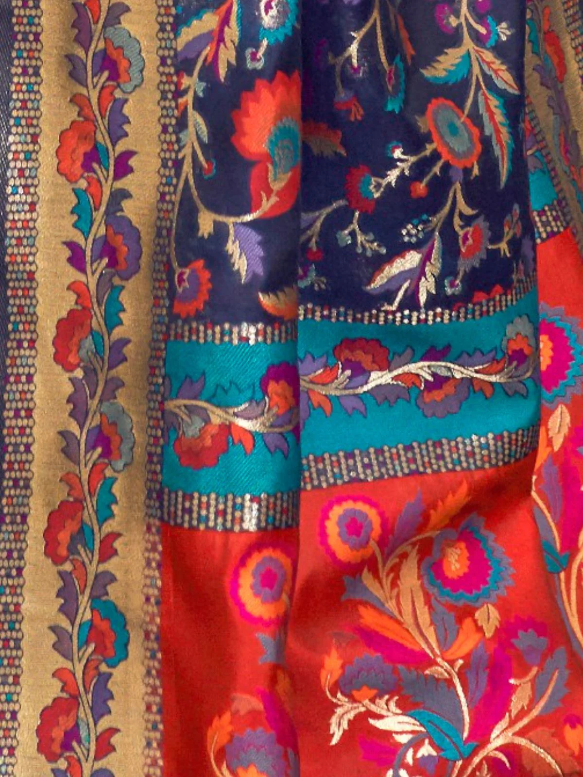 Odette Navy Blue Printed Silk Blend Saree With Unstitched Blouse For Women - Image 3
