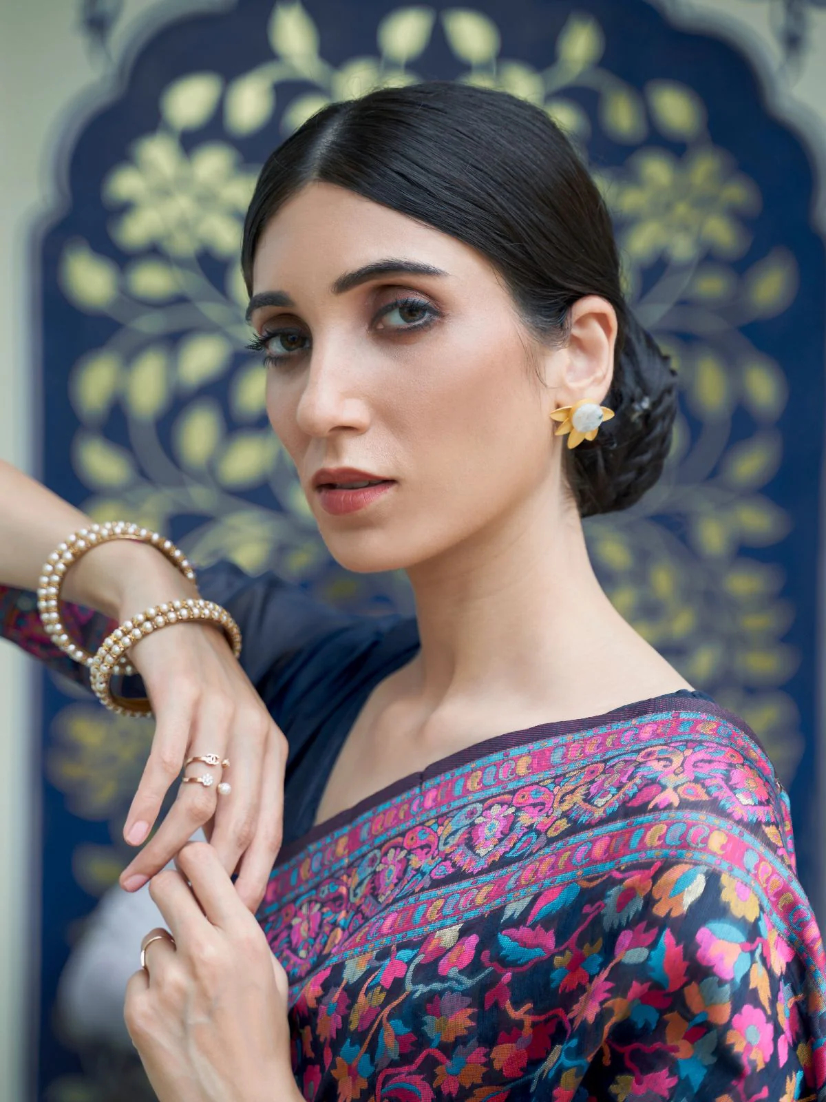 Odette Navy Blue Printed Silk Blend Saree With Unstitched Blouse For Women - Image 2