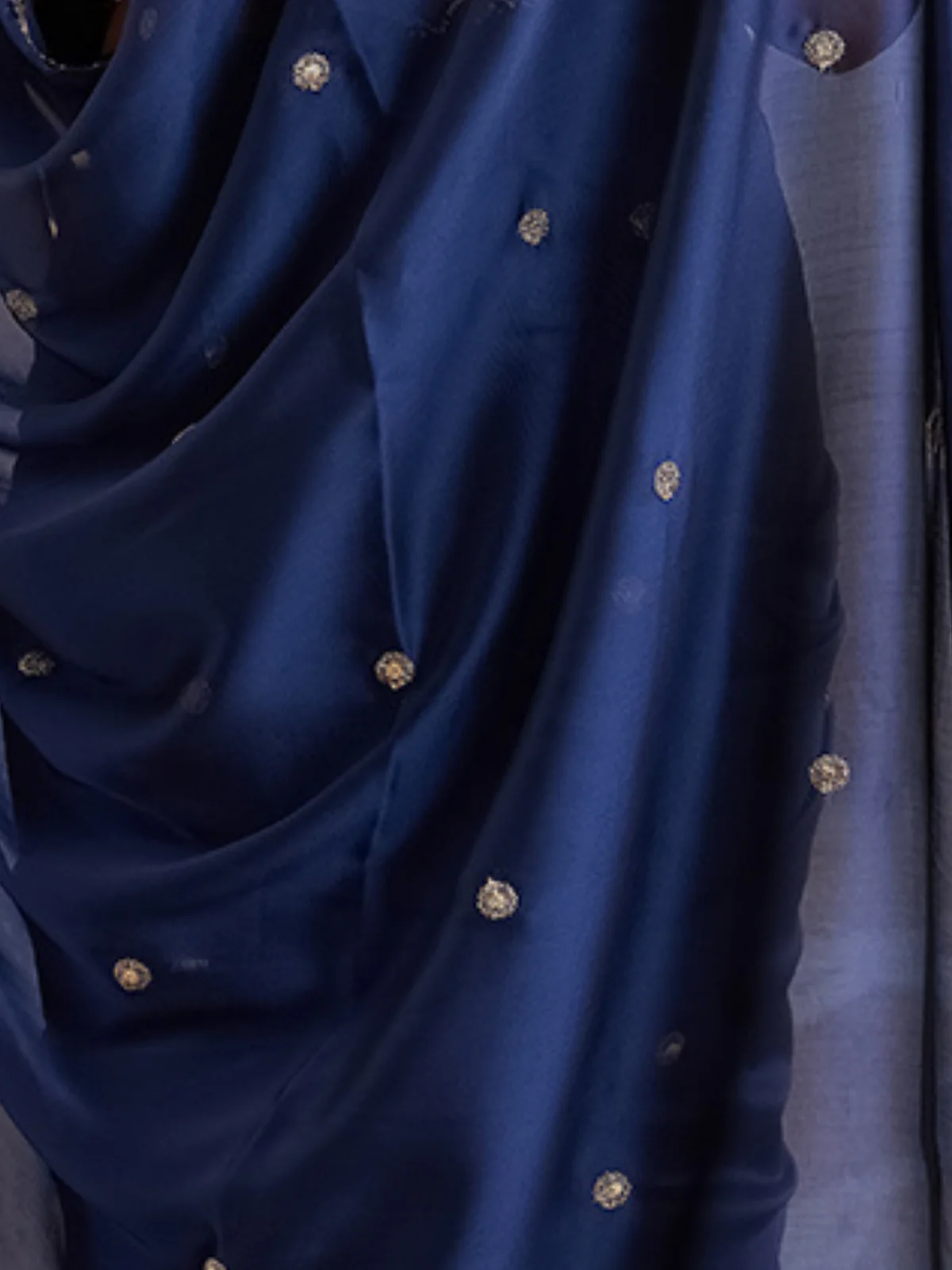 Odette Navy Blue Silk Blend Embroidered Saree For Women - Image 5