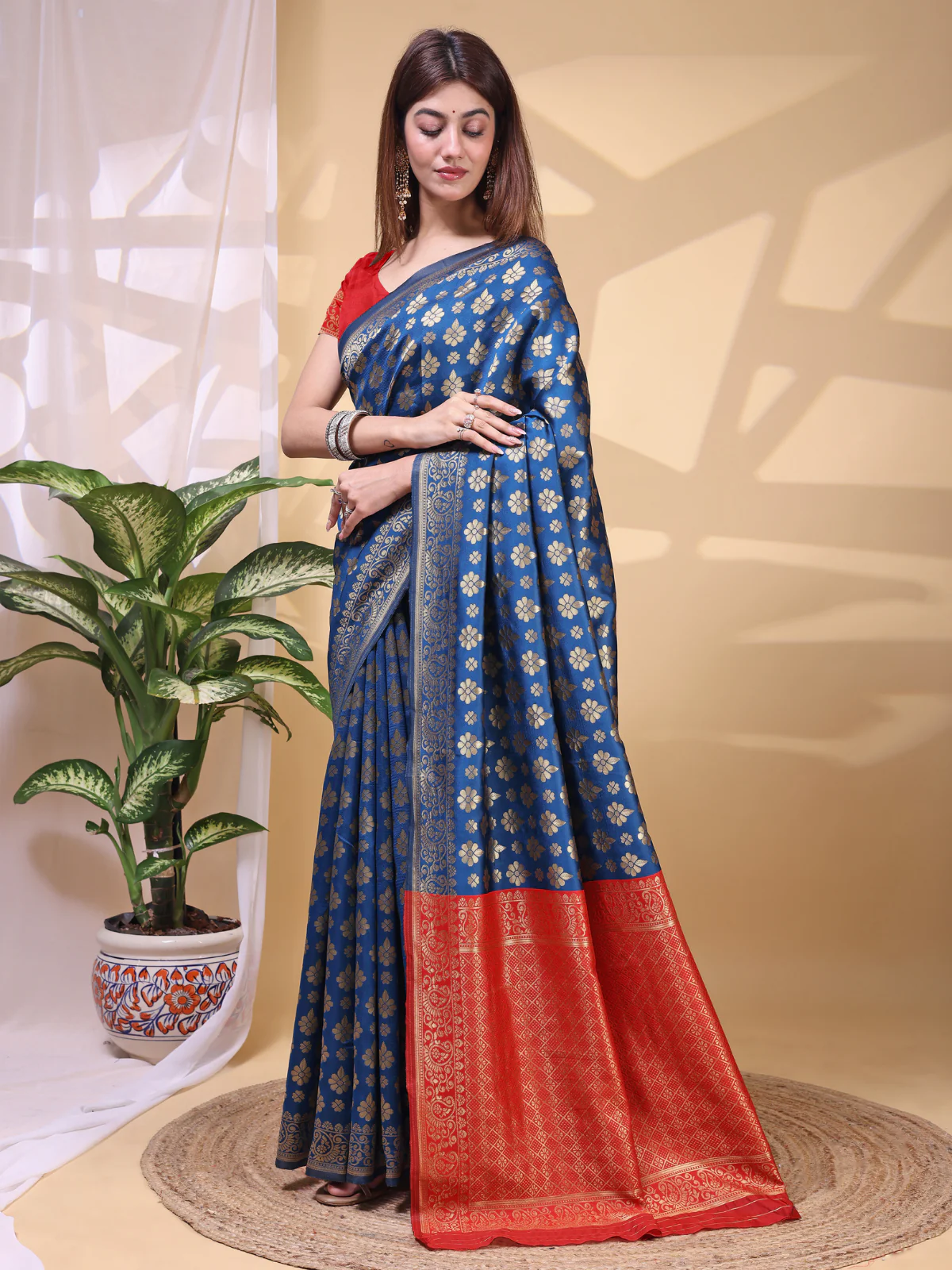 Odette Navy Blue Silk Blend Woven Saree For Women - Image 2