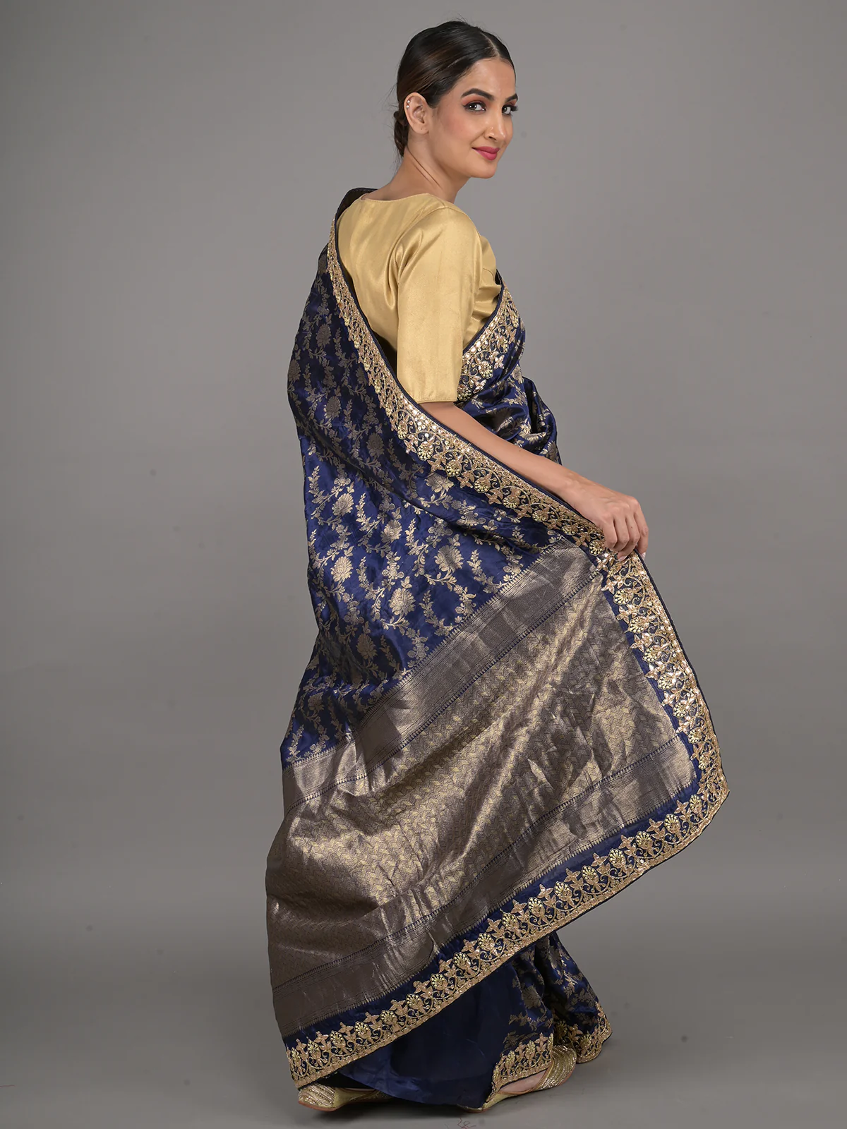 Odette Navy Blue Silk Blend Woven Saree With Unstitched Blouse For Women - Image 3