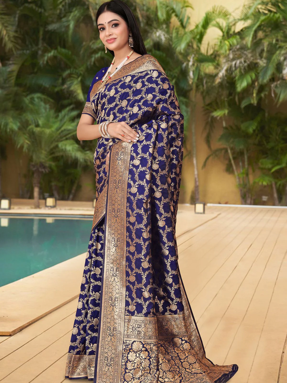 Odette Navy Blue Woven Banarasi Silk Saree With unstitched Blouse For Women - Image 2