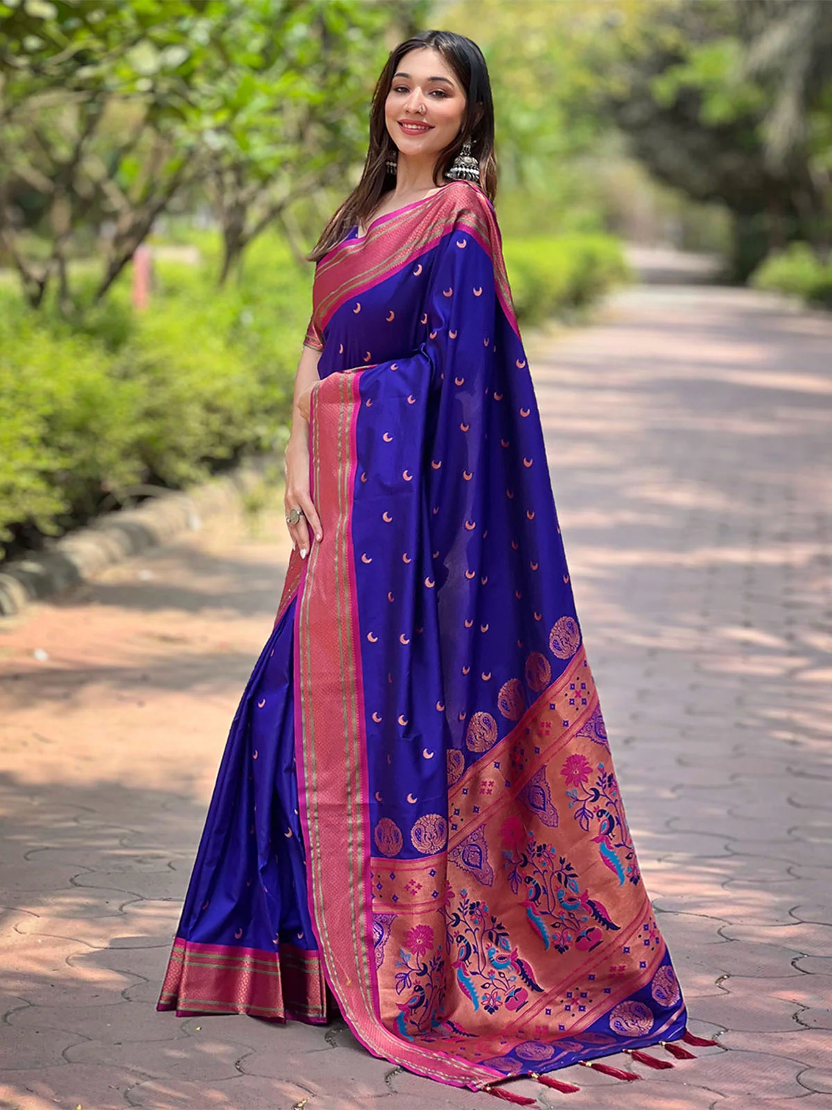 Odette Navy Blue Woven Design Silk Blend Saree With Unstitched Blouse For Women - Image 2