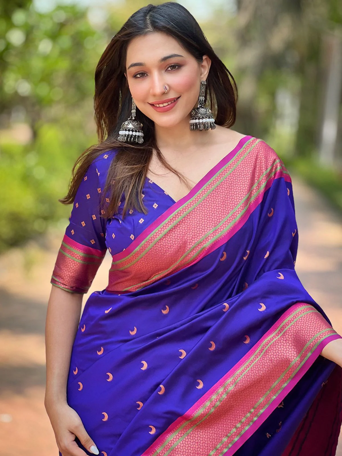 Odette Navy Blue Woven Design Silk Blend Saree With Unstitched Blouse For Women - Image 3