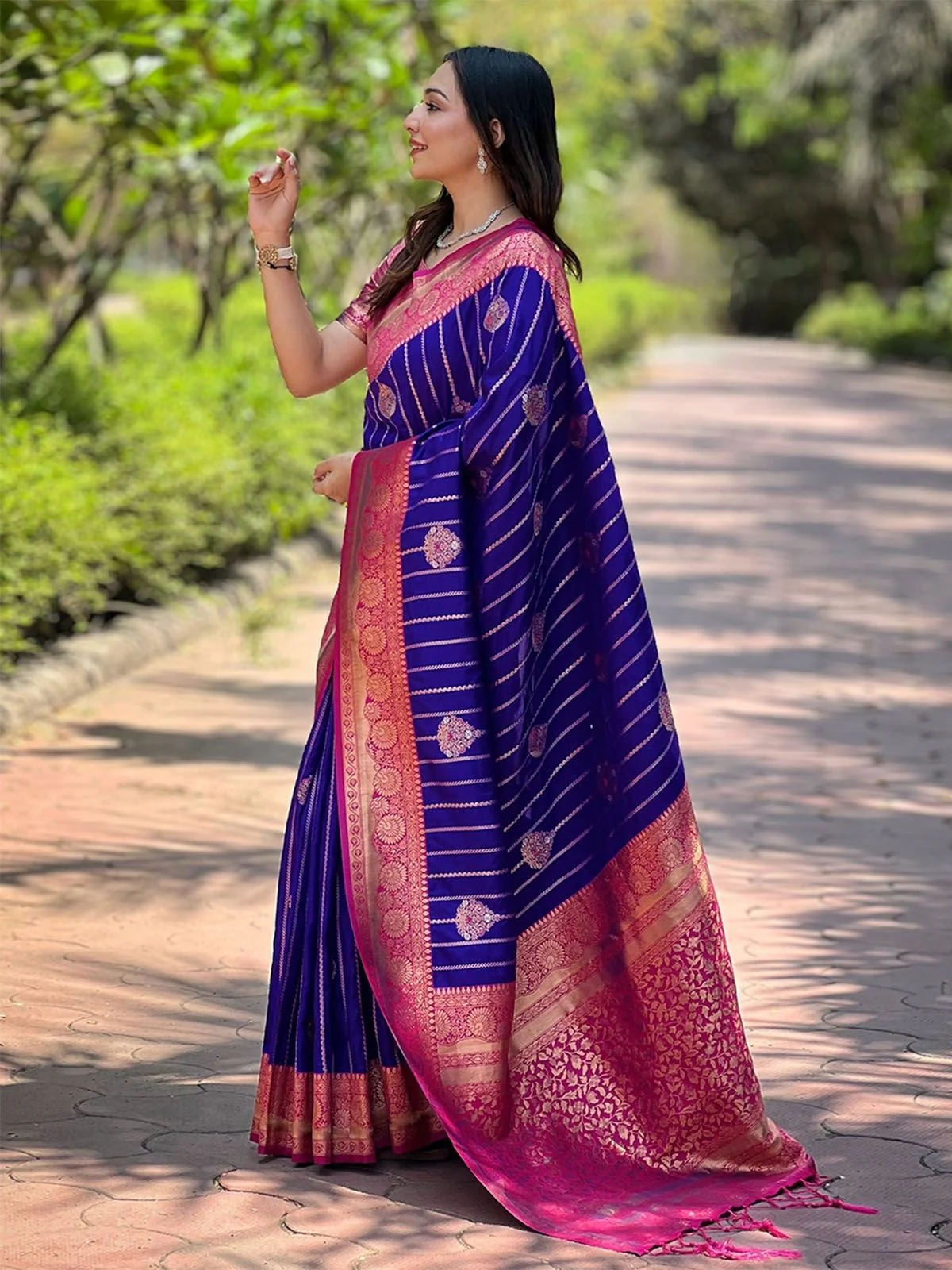 Odette Navy Blue Woven Design Soft Silk Saree With Unstitched Blouse For Women - Image 2