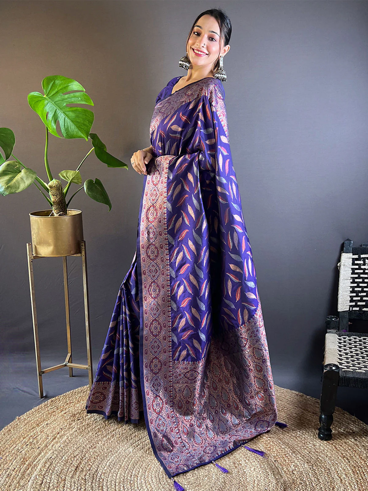 Odette Navy Blue Woven Design Soft Silk Saree With Unstitched Blouse For Women - Image 2