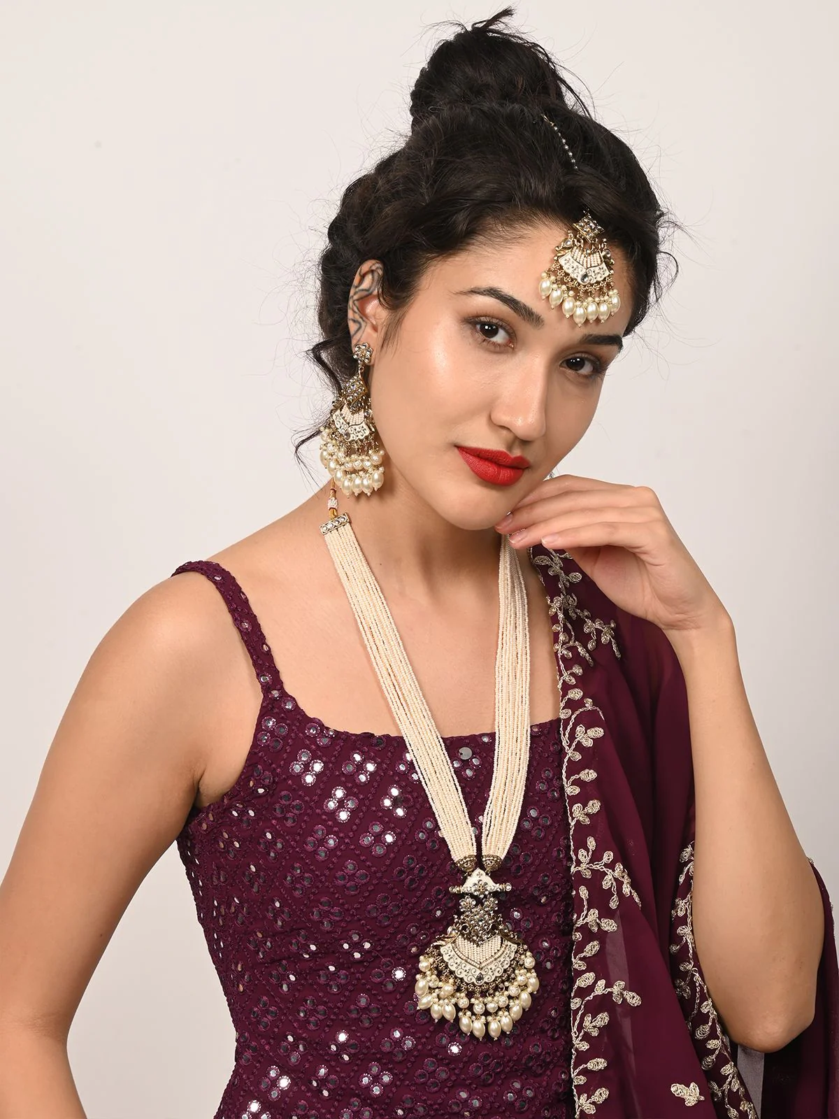 Odette Off White Alloy Embellished Jewellery Set For Women - Image 2