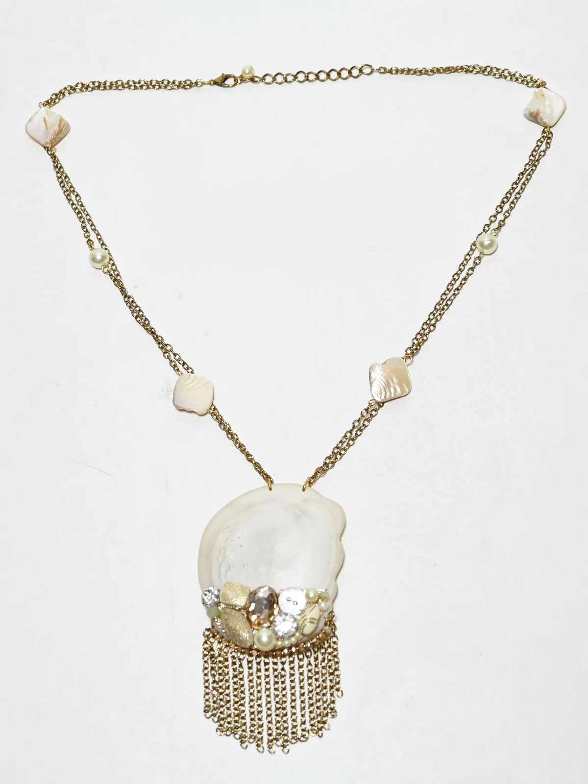 Odette Off White And Golden Alloy Pearl And Stone Jewellery Set For Women - Image 5