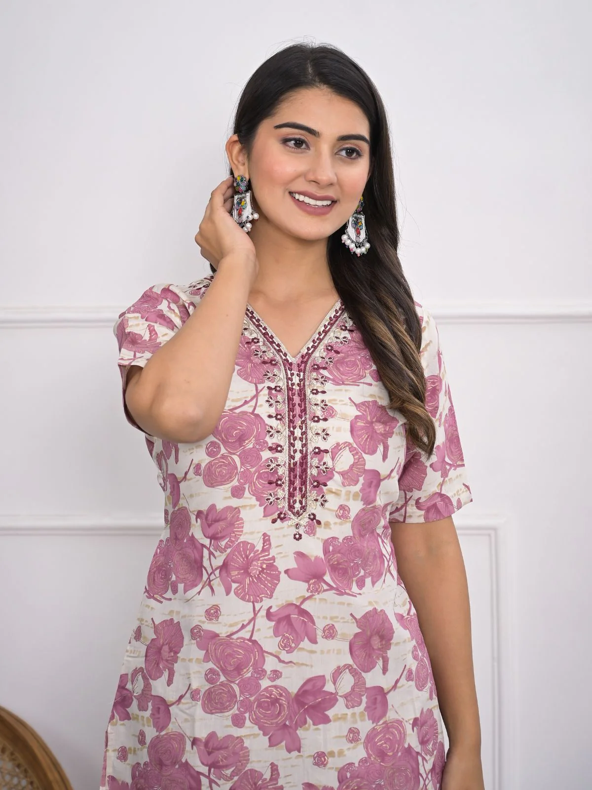 Odette Off White And Pink Chanderi Embroidered And Printed Stitched Kurta Set Without Dupatta For Women - Image 3