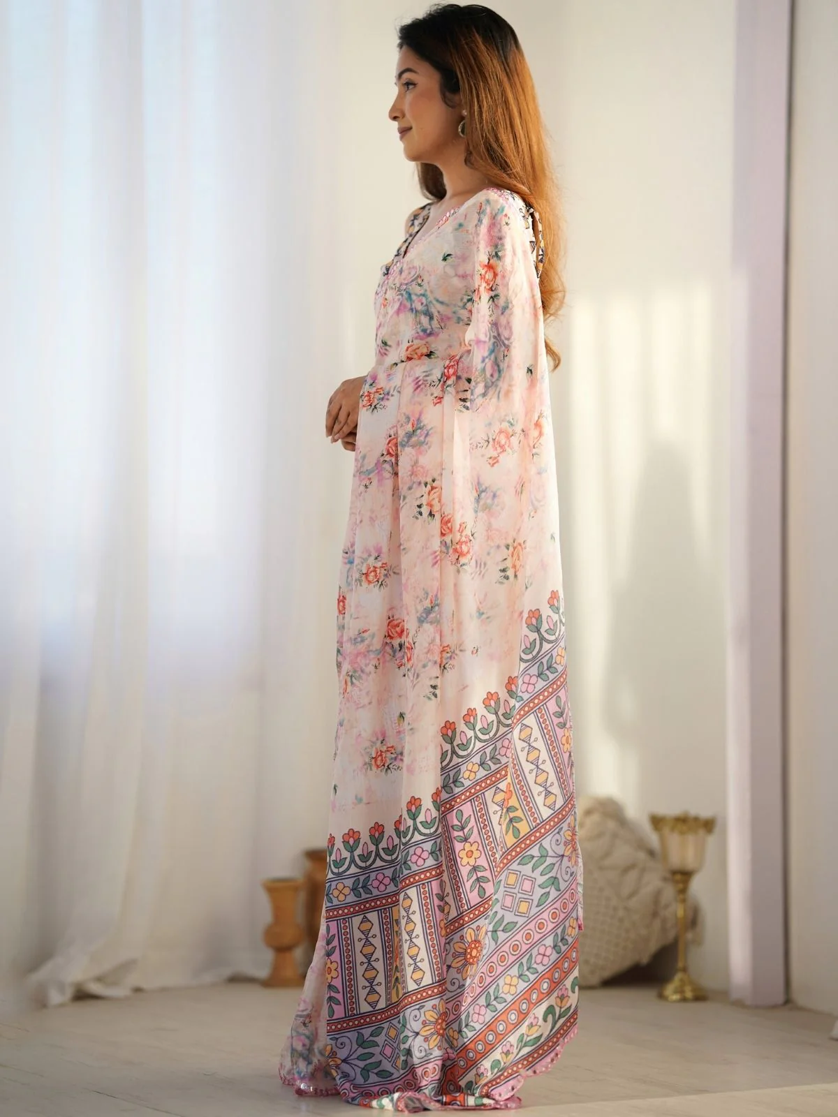 Odette Off White Chinon Printed Saree With Unstitched Blouse For Women - Image 3