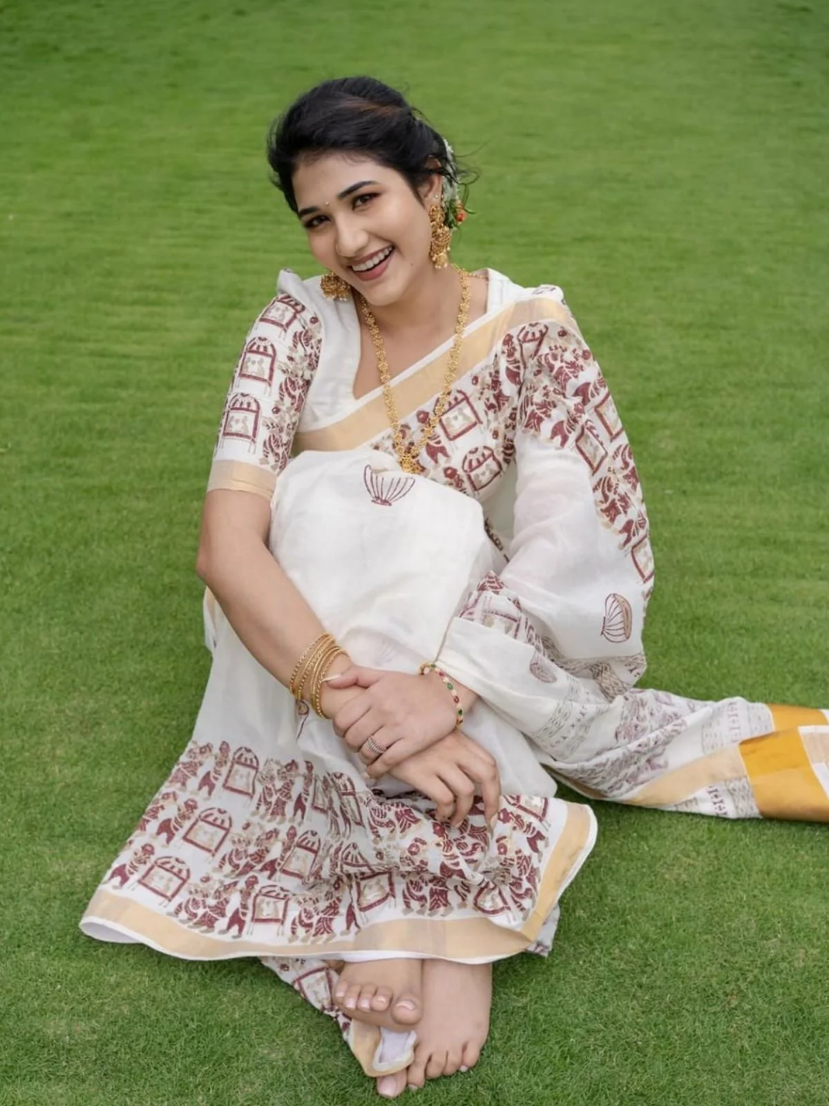Odette Off White Cotton Blend Solid Printed Saree For Women - Image 2
