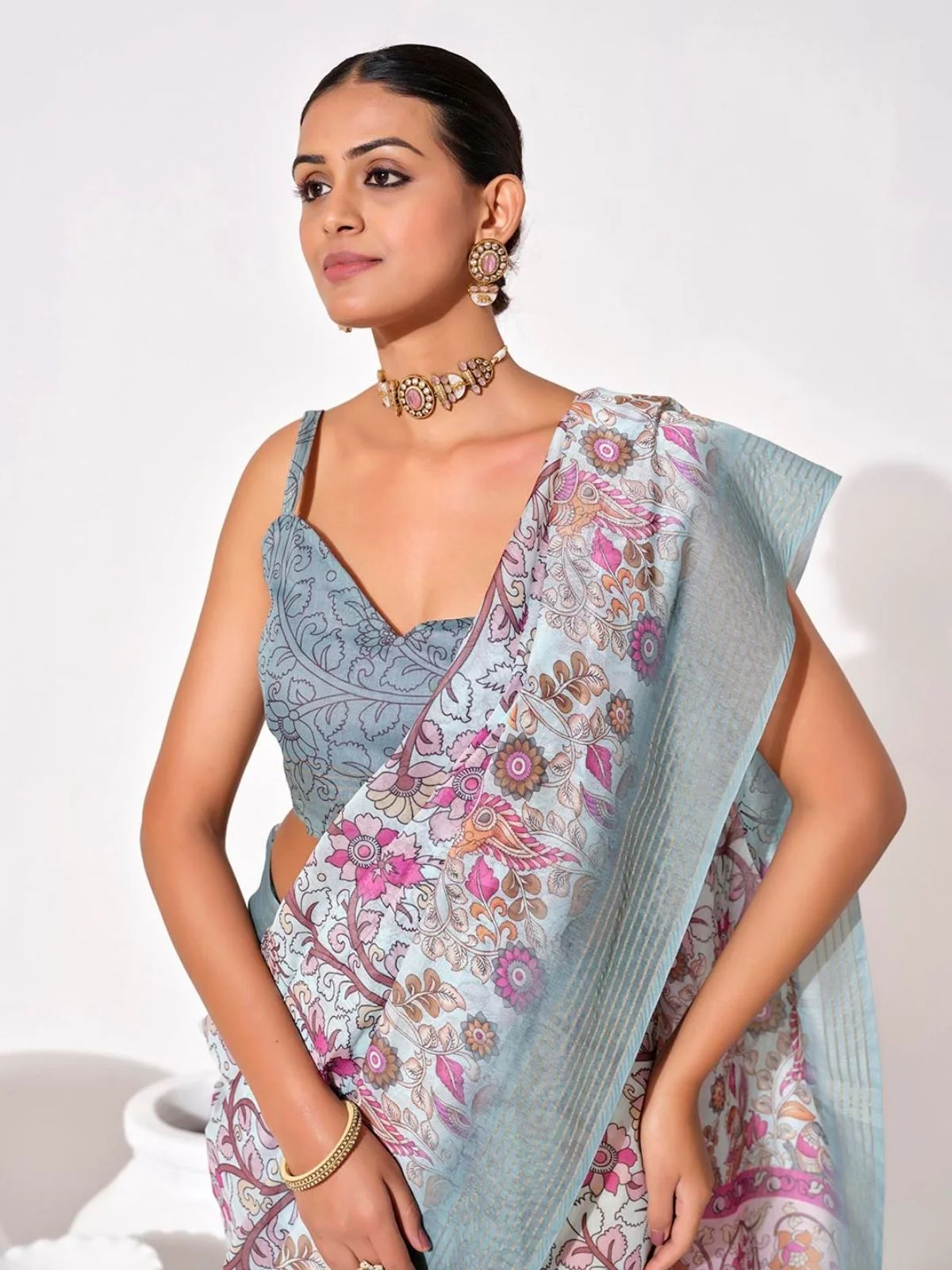 Odette Off White Cotton Linen Solid Printed Saree For Women - Image 5