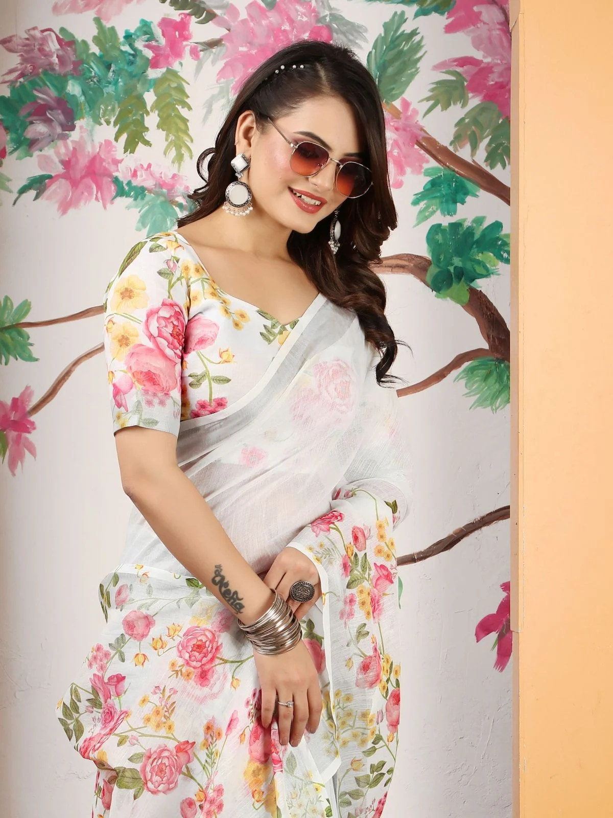 Odette Off White Cotton Linen Solid Printed Saree For Women - Image 4