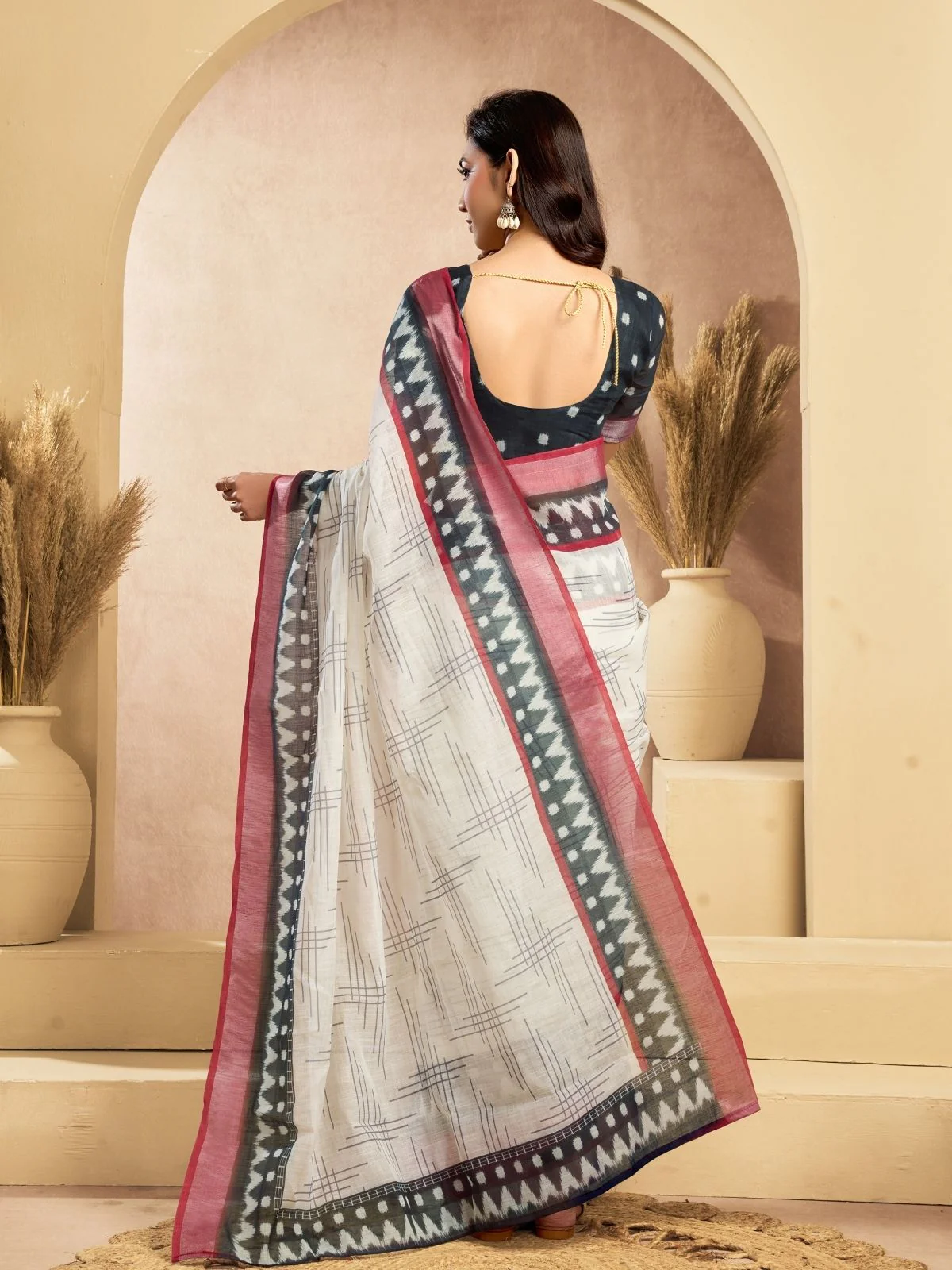 Odette Off White Cotton Linen Solid Saree For Women - Image 4