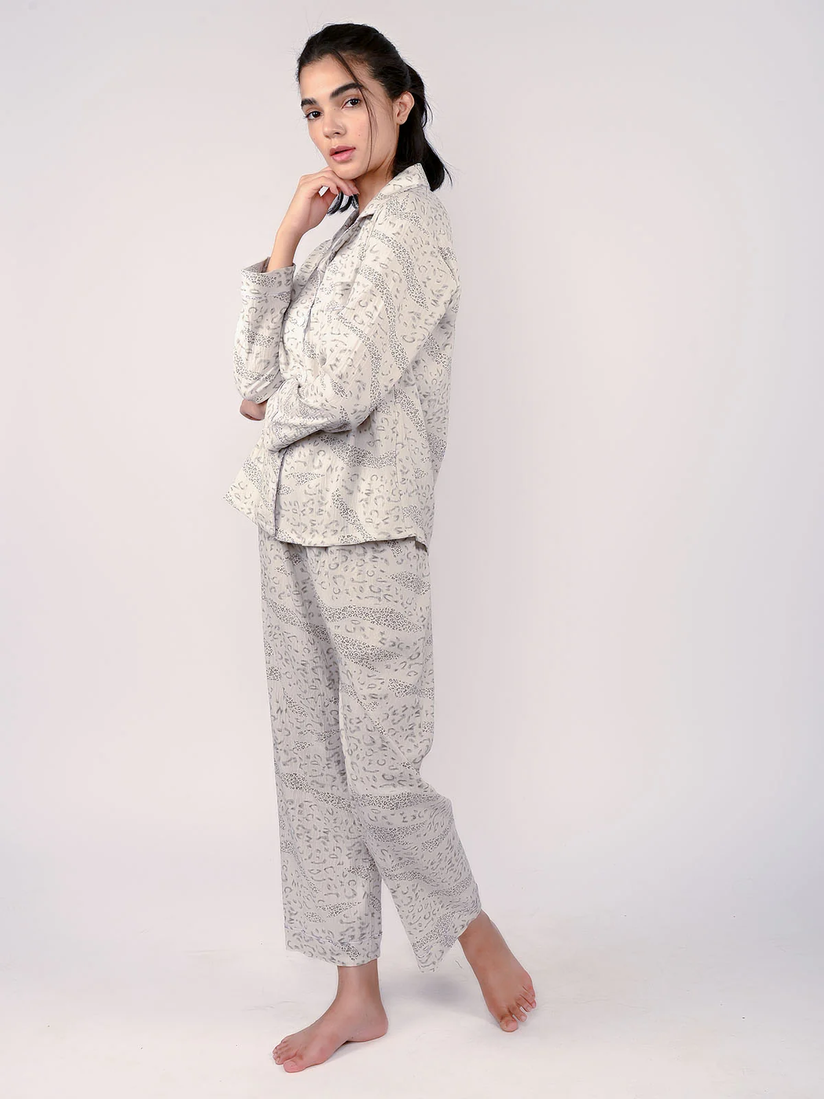 Odette Off White Cotton Printed Night Wear Set For Women - Image 3