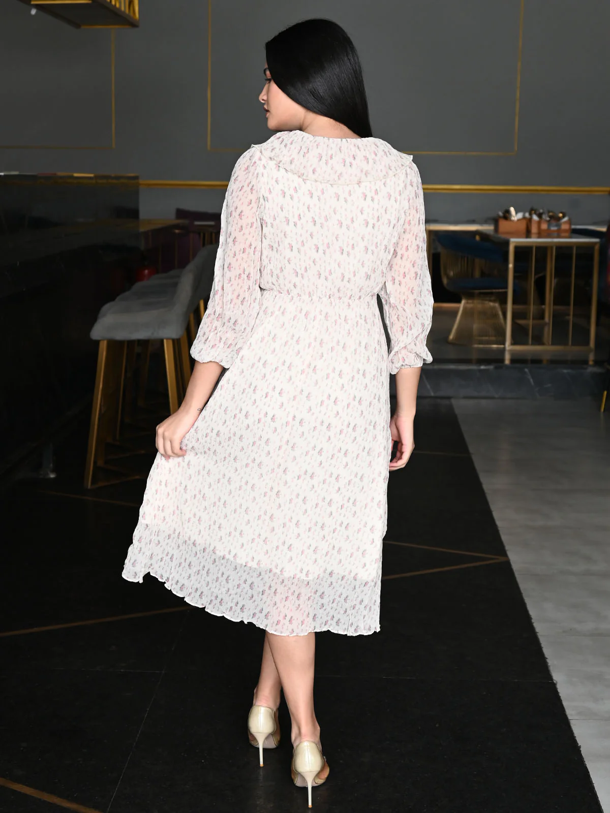 Odette Off White Crinkled Georgette Printed Dress For Women - Image 3