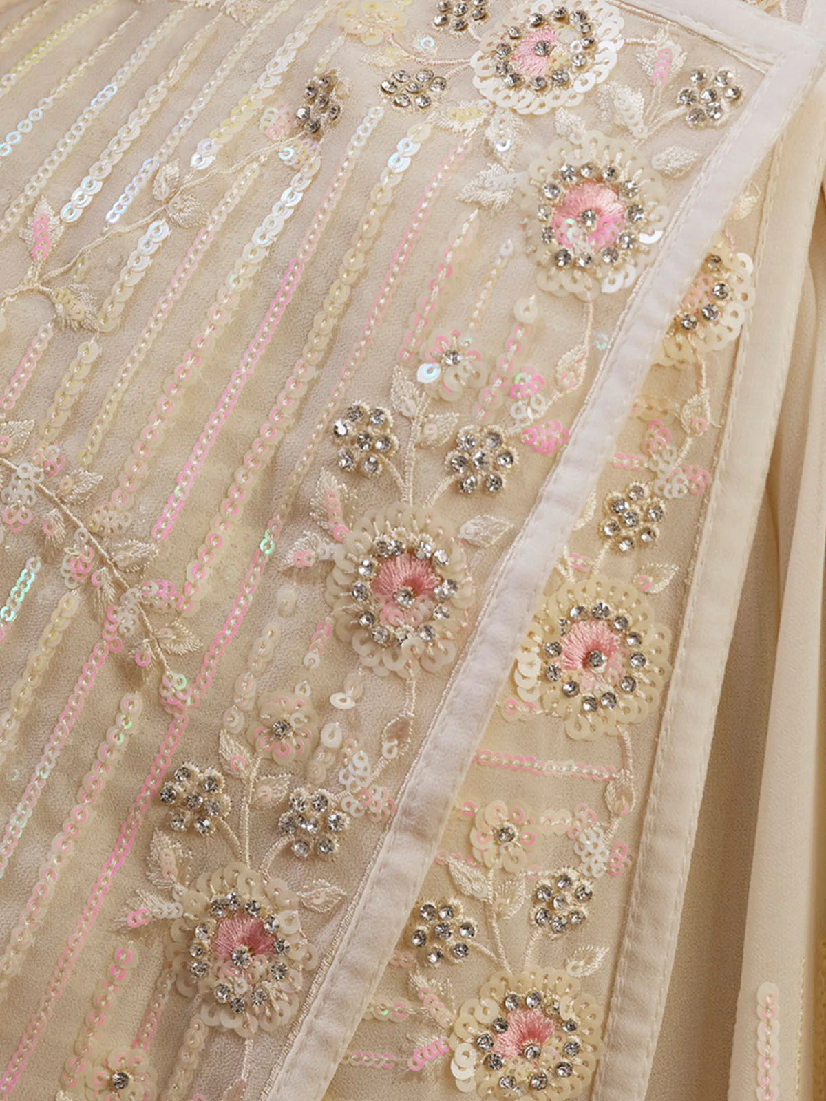 Odette Off white Embellished Georgette Saree With unstitched Blouse For Women - Image 5