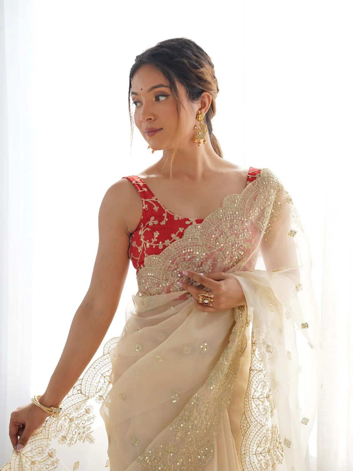 Odette Off White Organza Embroidered Saree For Women - Image 3