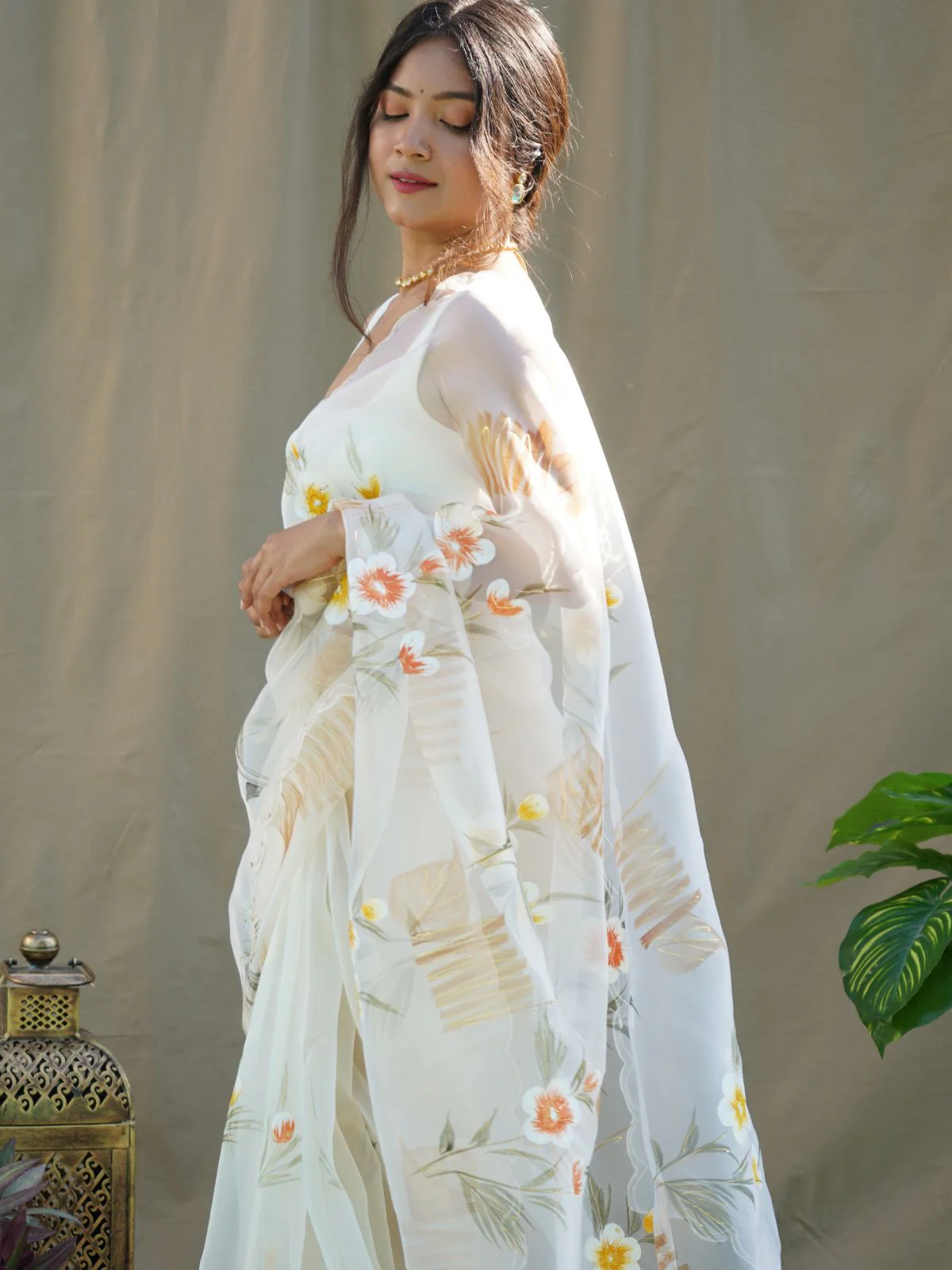 Odette Off White Organza Printed Saree With Unstitched Blouse For Women - Image 2