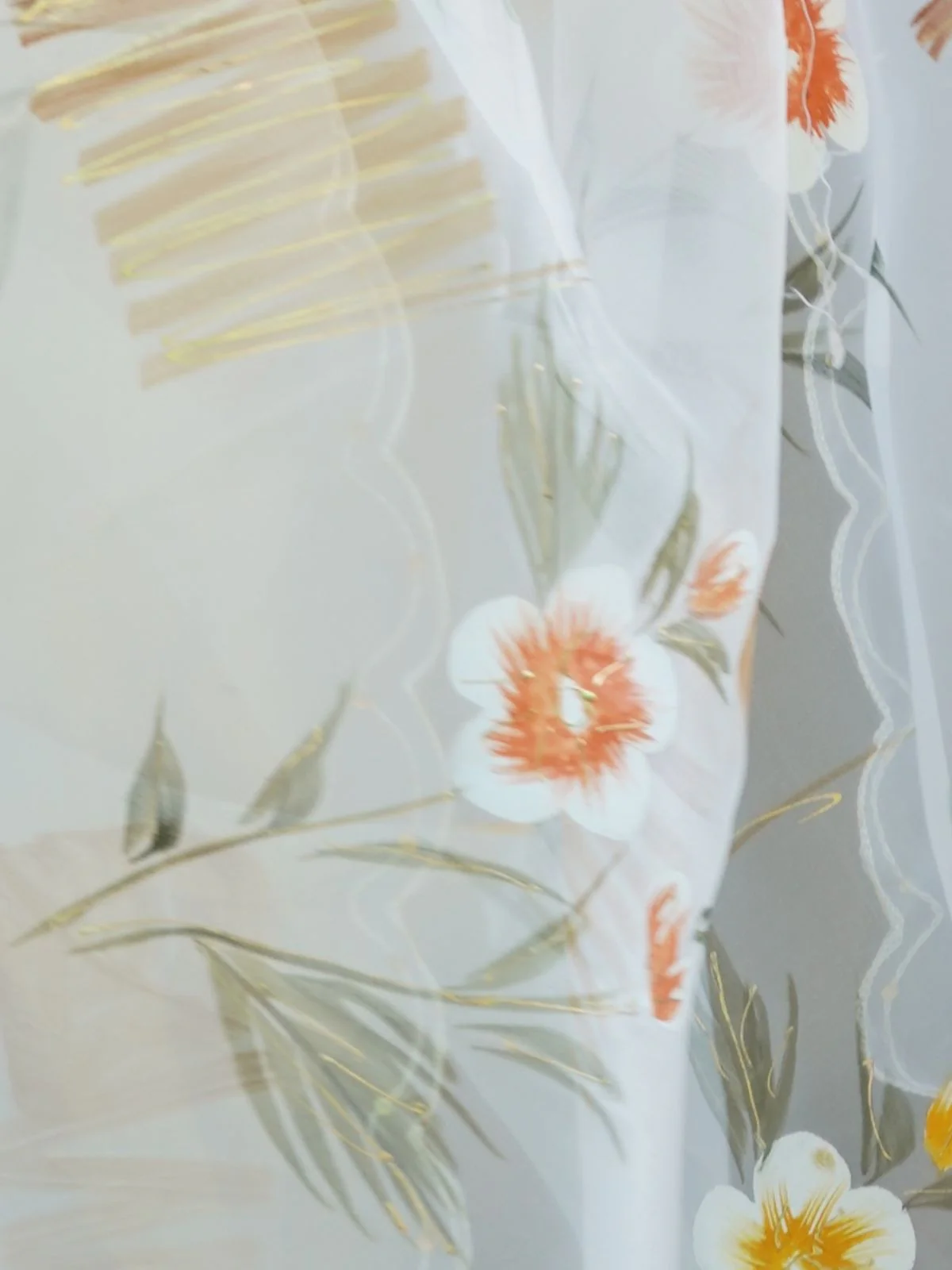 Odette Off White Organza Printed Saree With Unstitched Blouse For Women - Image 3