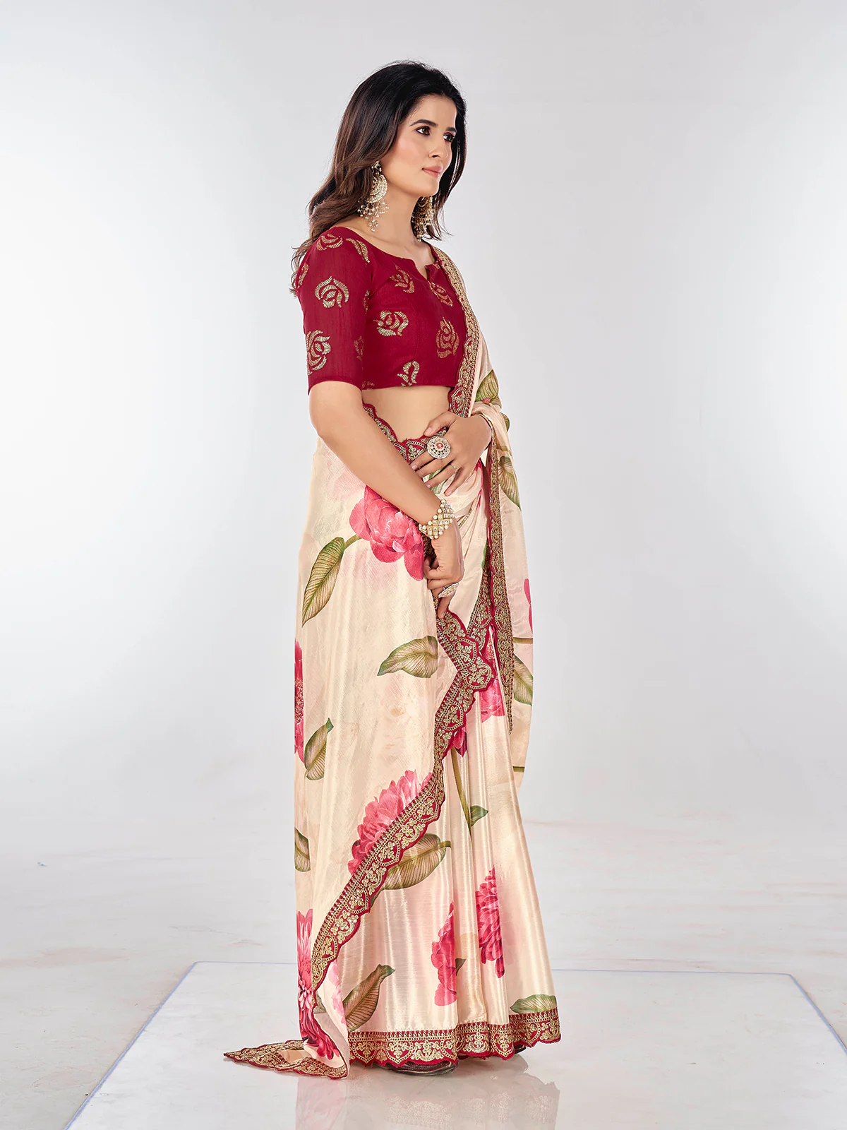 Odette Off White Printed Chiffon Saree With Unstitched Blouse For Women - Image 3