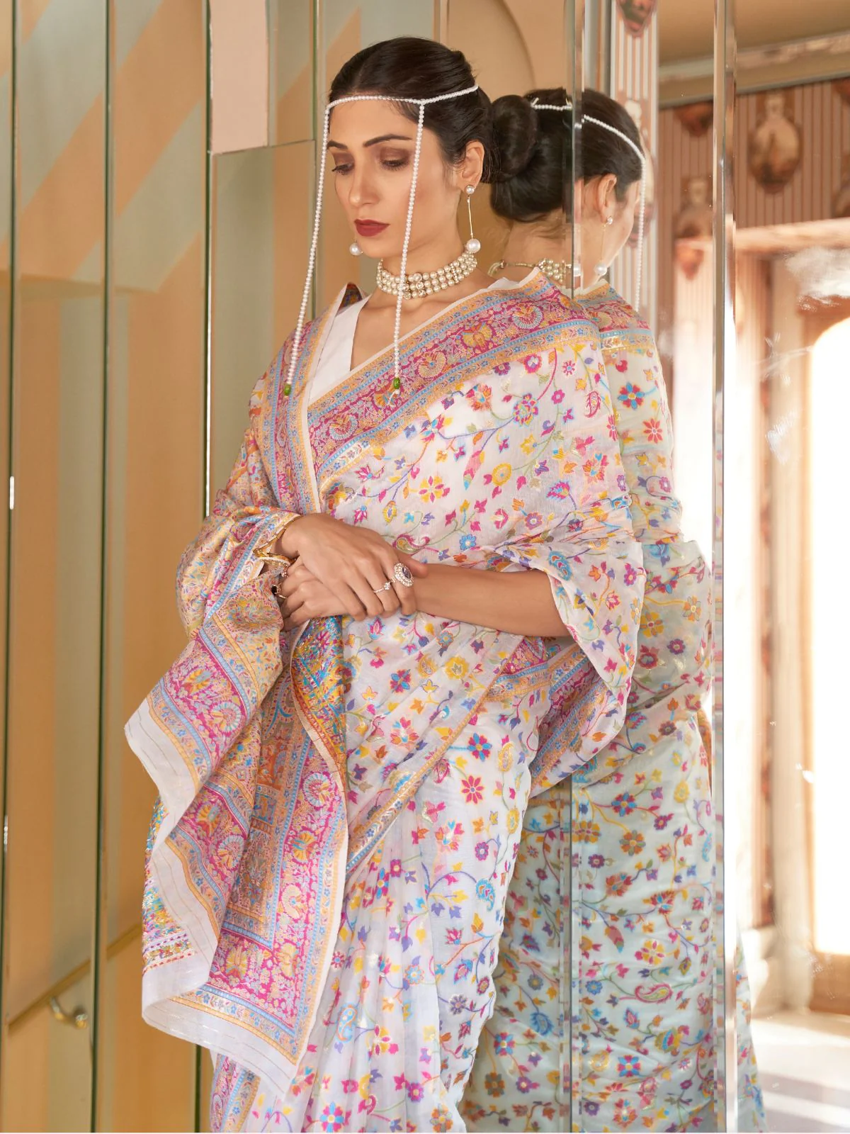 Odette Off White Woven Silk Blend Saree With Unstitched Blouse For Women - Image 2