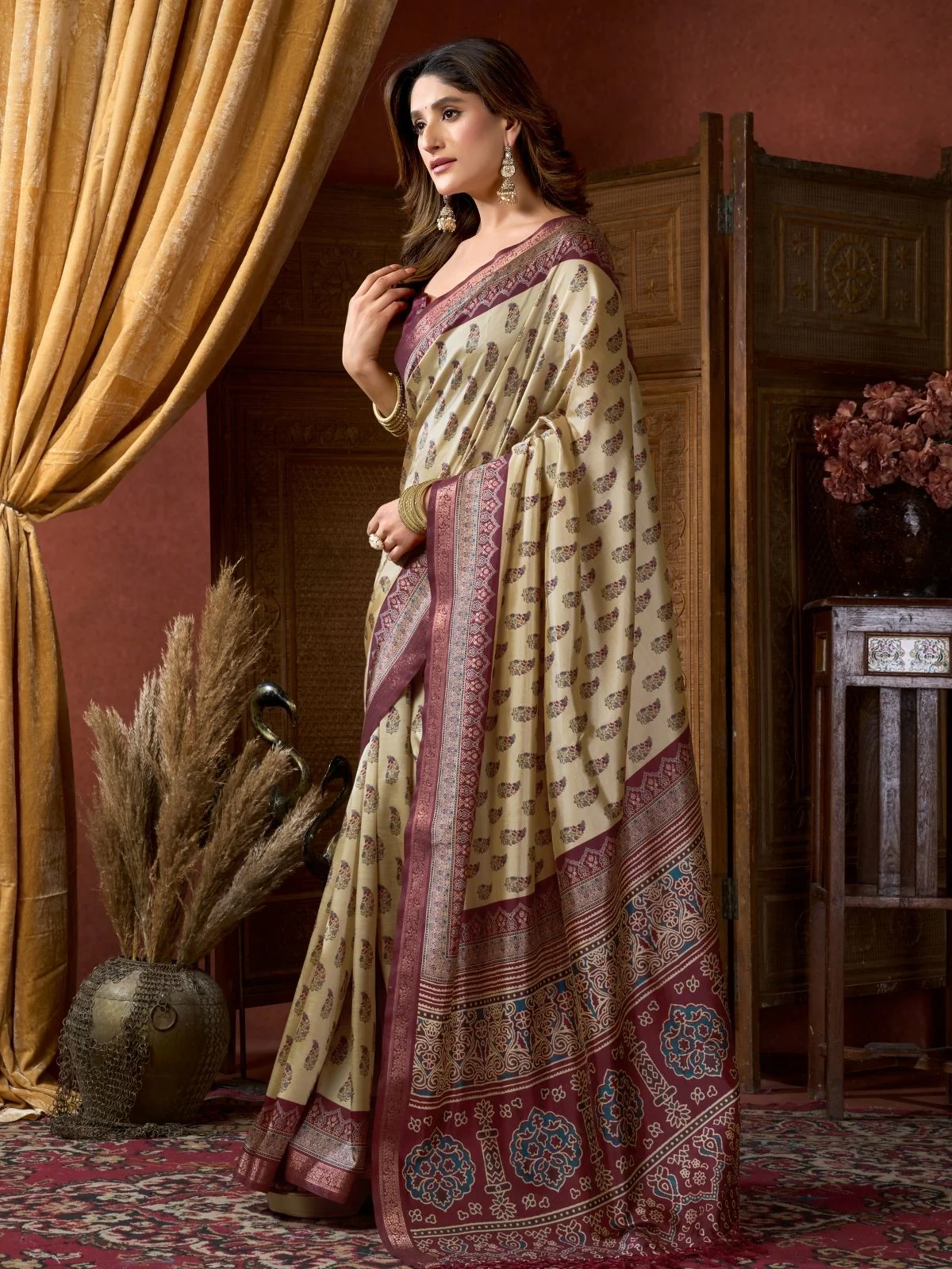 Odette Off White Silk Blend Printed Saree For Women - Image 2