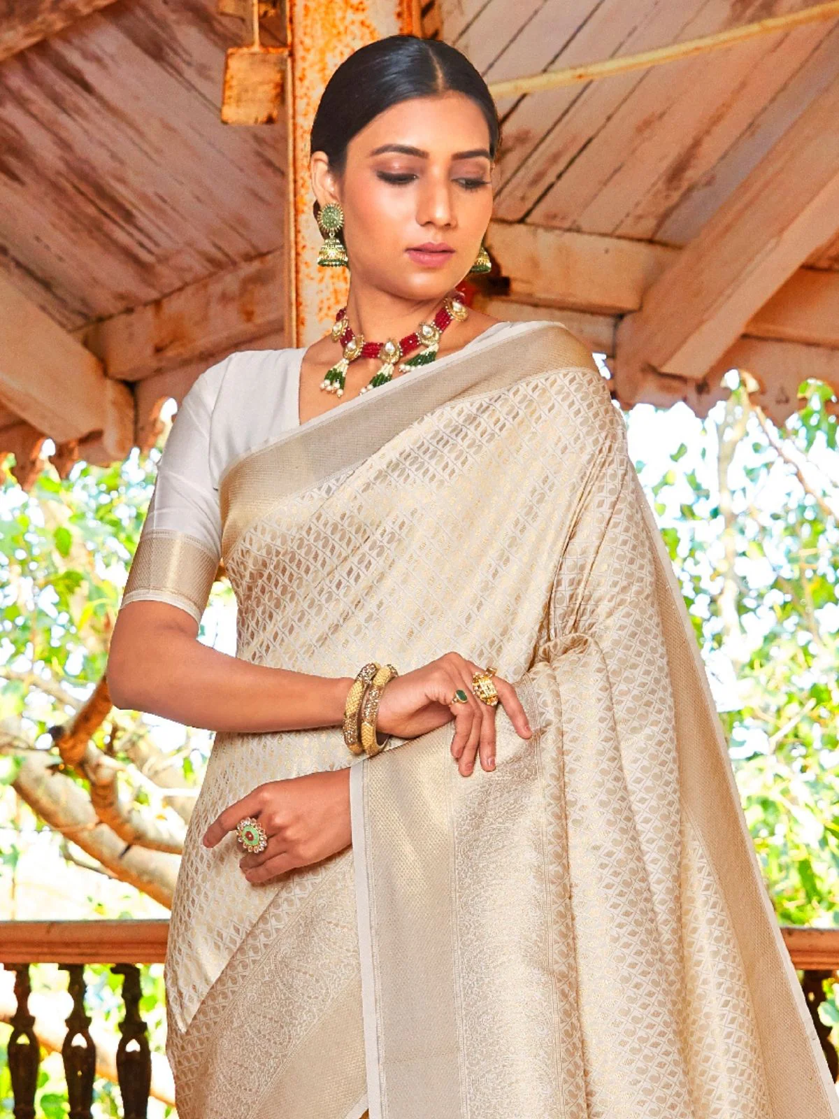 Odette Off White Silk Blend Woven Saree With Unstitched Blouse For Women - Image 2