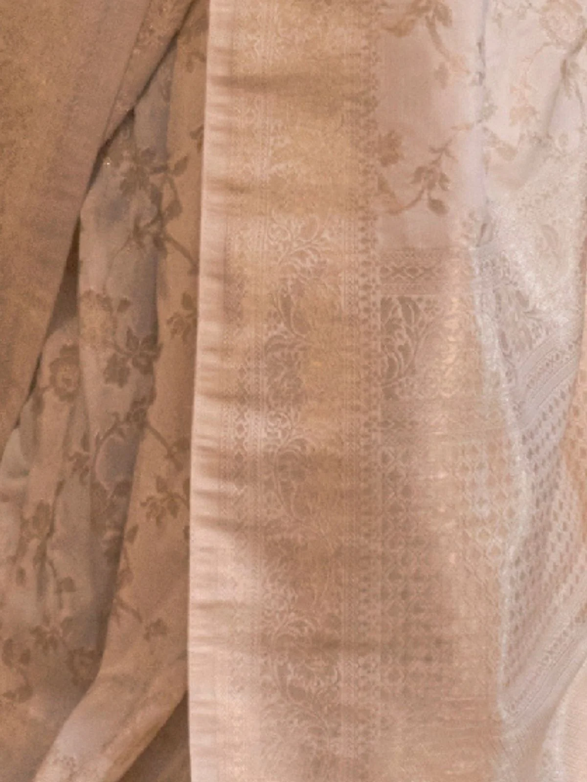 Odette Off White Silk Blend Woven Saree With Unstitched Blouse For Women - Image 3