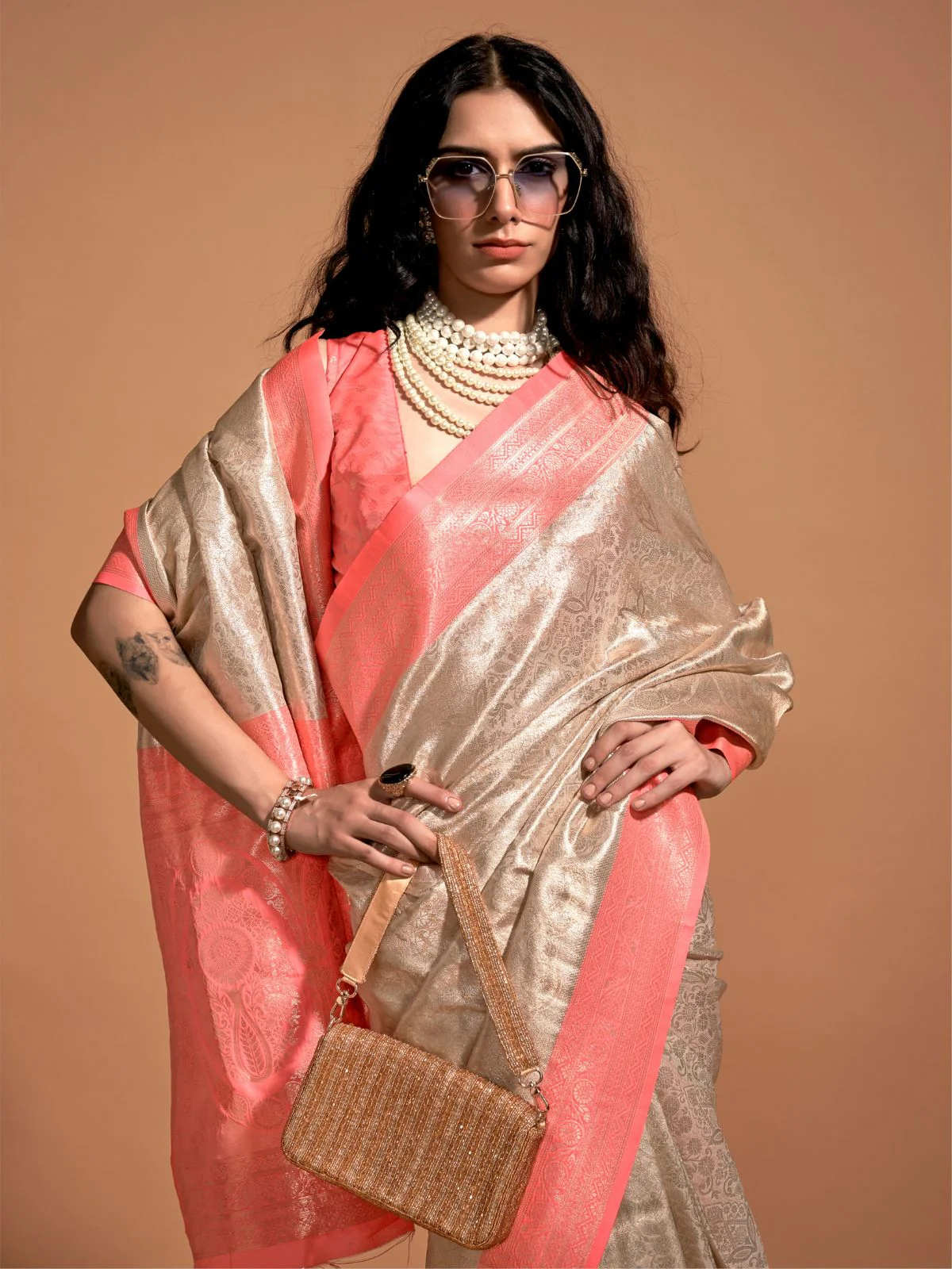 Odette Off White Silk Blend Woven Saree With Unstitched Blouse For Women - Image 2