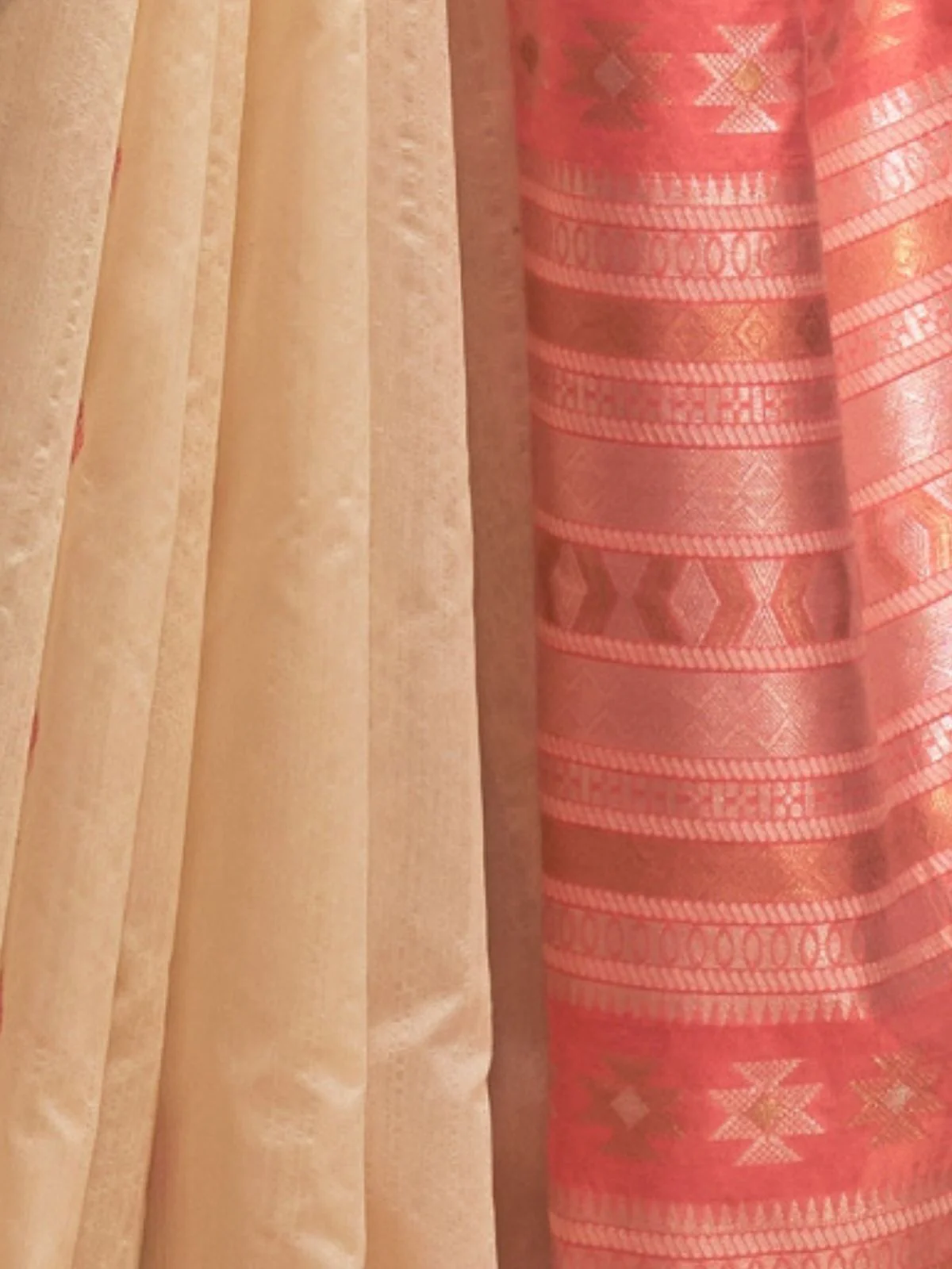 Odette Off White Silk Blend Woven Saree With Unstitched Blouse For Women - Image 3