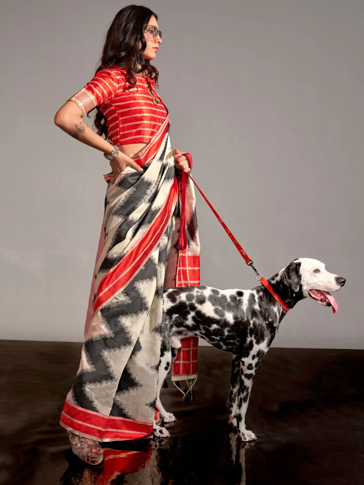 Odette Off White Silk Blend Woven Saree With Unstitched Blouse For Women - Image 2