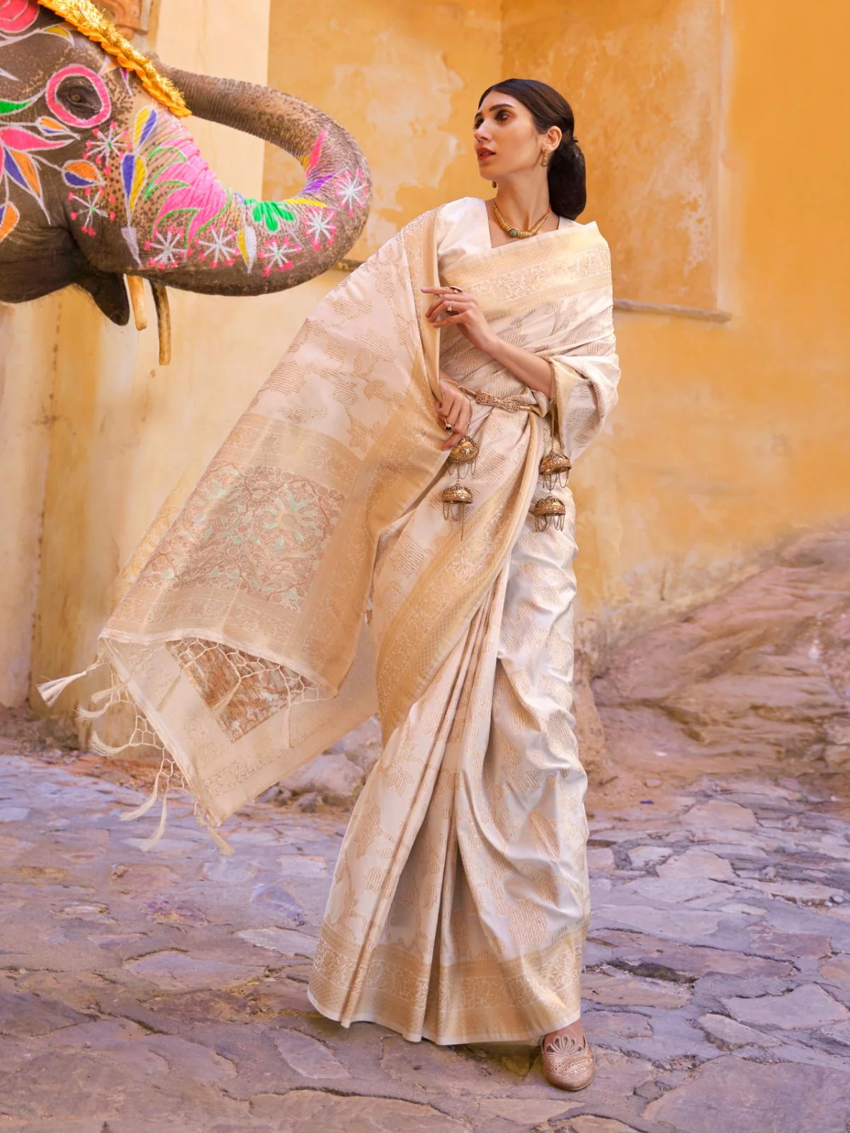 Odette Off White Woven Design Silk Blend Saree With Unstitched Blouse For Women - Image 2